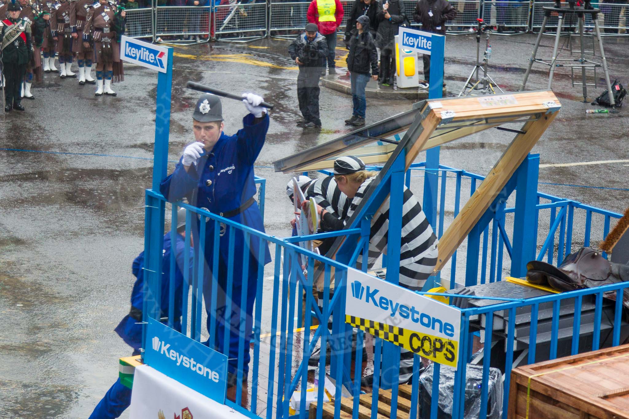 Lord Mayor's Show 2013: 13-Worshipful Company of Builders Merchants- celebrated their 50th anniversary in 2011 and recived Royal Charter in 2012..
Press stand opposite Mansion House, City of London,
London,
Greater London,
United Kingdom,
on 09 November 2013 at 11:07, image #276