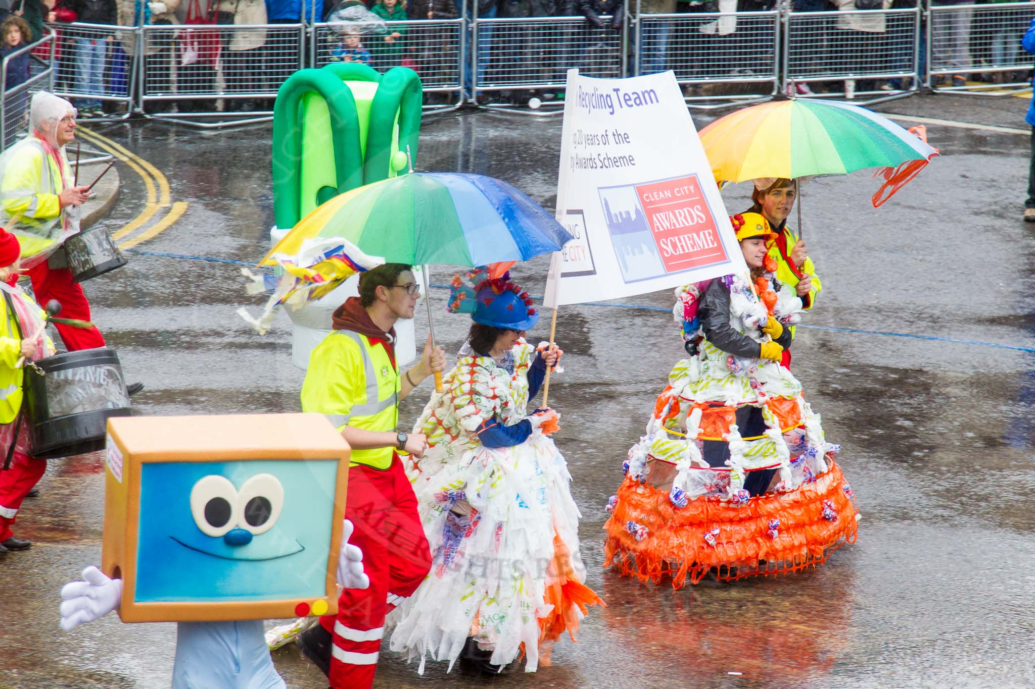 Lord Mayor's Show 2013: 59-Recycling in the City- The Binbot is joined again by his drumming street sweepers to celebrate 20th anniversary of the City's unique Clean City Awards scheme..
Press stand opposite Mansion House, City of London,
London,
Greater London,
United Kingdom,
on 09 November 2013 at 11:31, image #733
