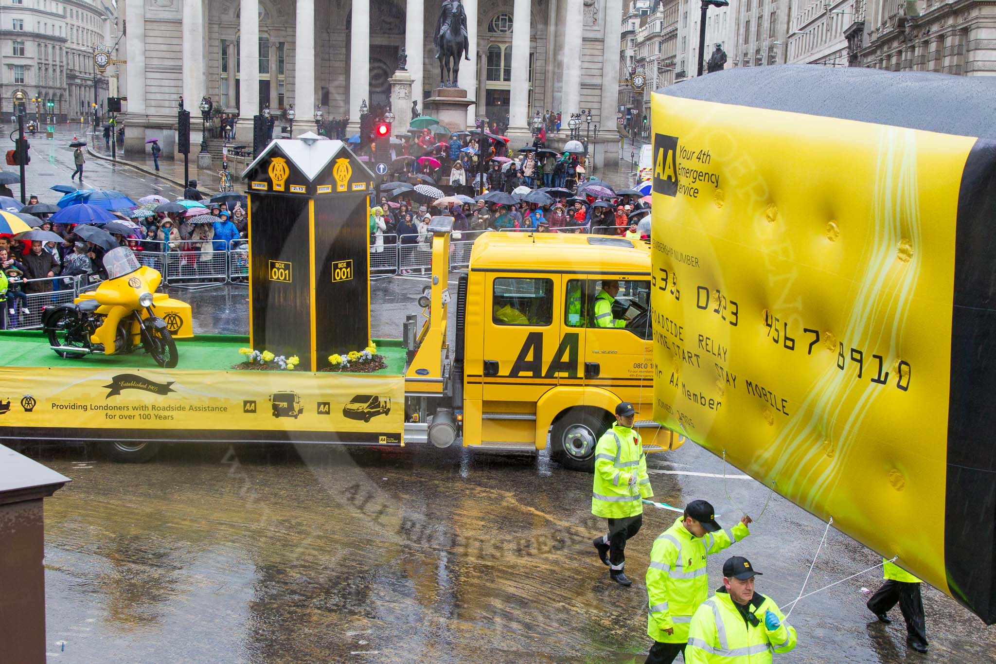 Photo 1311091133251D42821HaraldJoergens Lord Mayor's Show 2013: 60- The Automobile Association-AA1, the AA's 1904 Renault, and AA2 , a 1918 Chater-Lea motorcycle lead the AAs procession of historical amd modern patrol vehicles..
Press stand opposite Mansion House, City of London,
London,
Greater London,
United Kingdom,
on 09 November 2013 at 11:33, image #769
