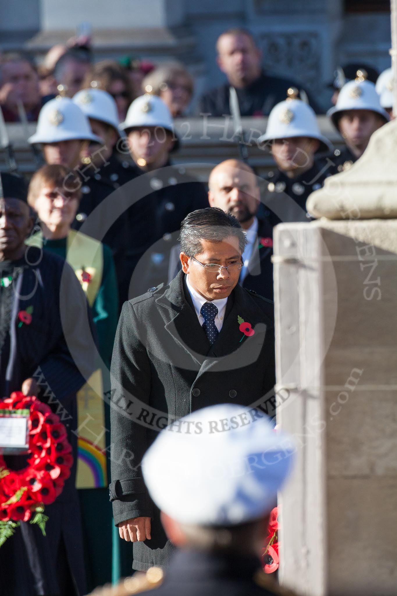 The High Commissioners lay there wreaths at the Cenotaph, out of view of the camera. In view the Acting High Commissioner of Malaysia.