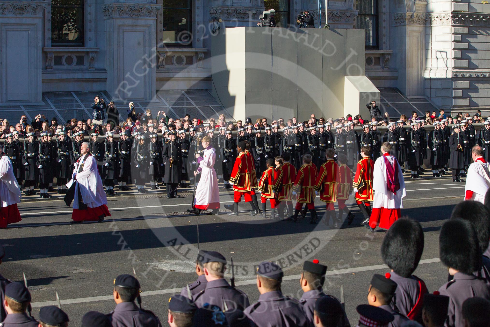 Following the Forces Chaplain and the Bishop of London, Cross Bearer, the 10 Children of the Chapel Royal, and the 6 Gentlemen-in-Ordinary ares leaving Whitehall towards the Foreign- and Commonwealth Office building.