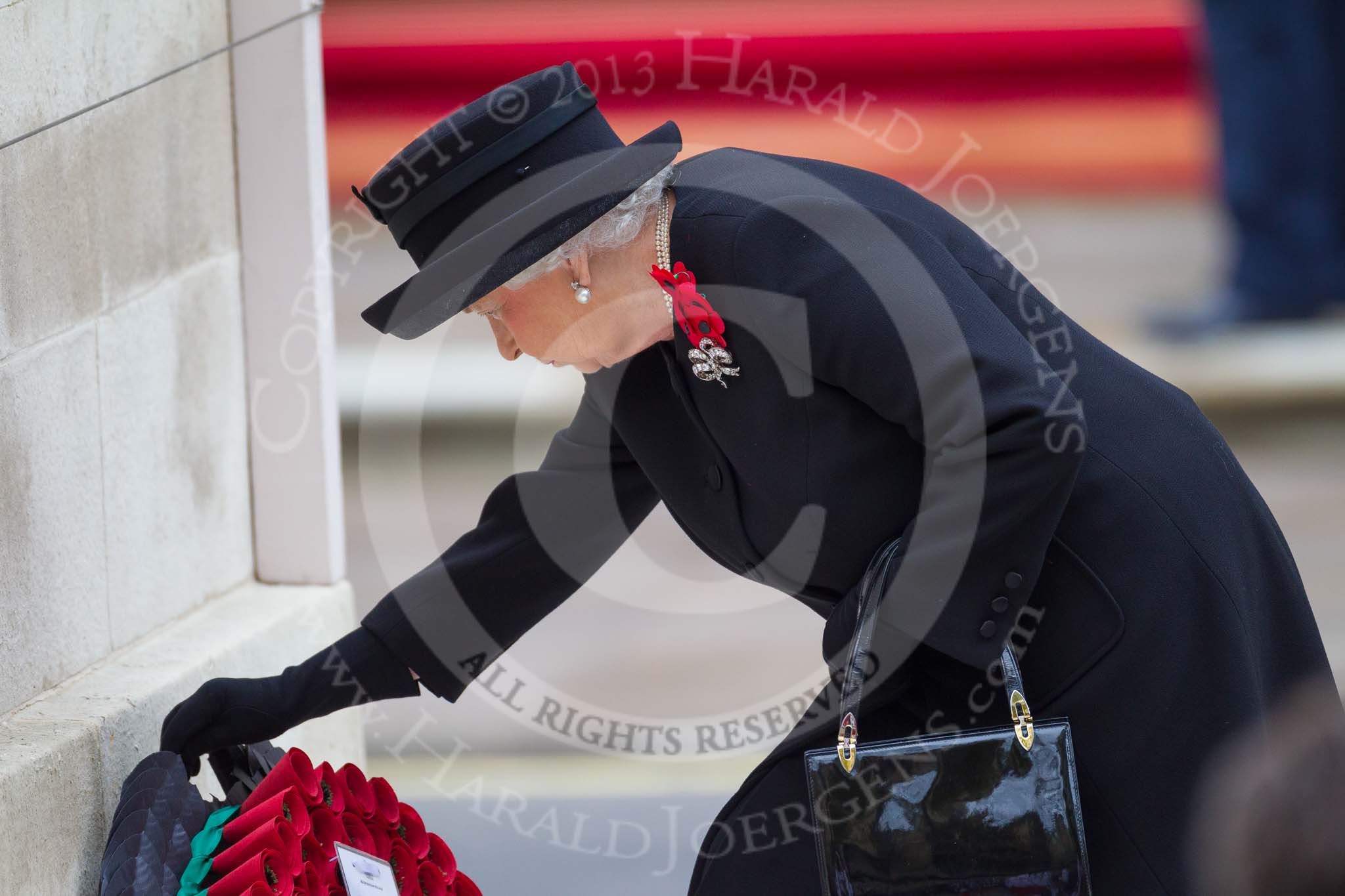 Remembrance Sunday at the Cenotaph 2015: HM The Queen at the Cenotaph, laying her wreath. Image #177, 08 November 2015 11:03 Whitehall, London, UK