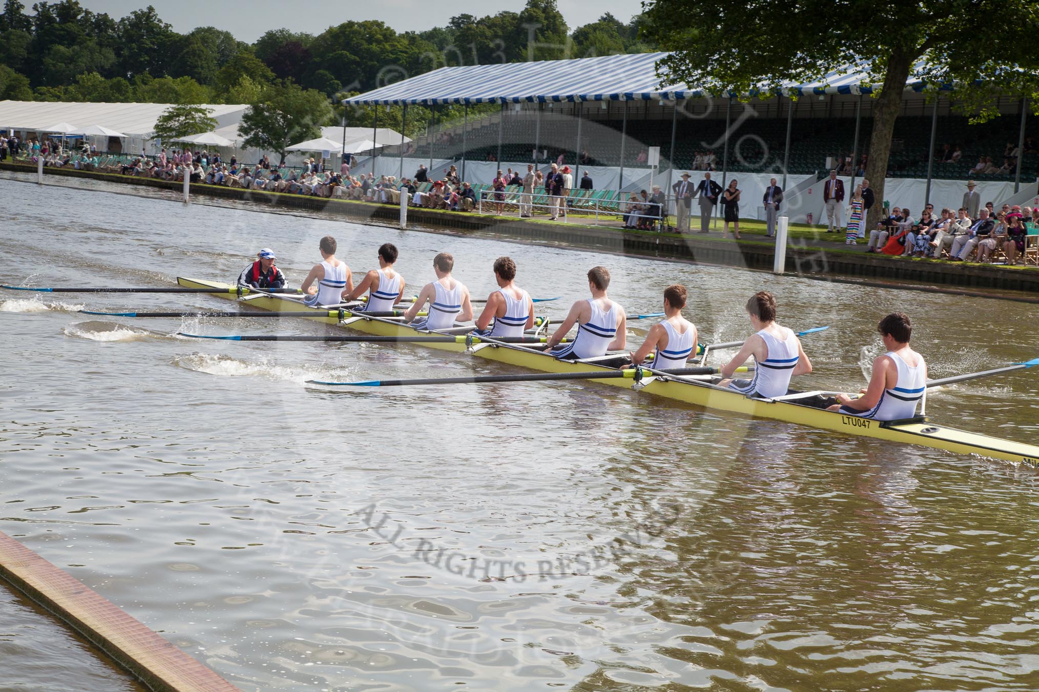 Henley Royal Regatta 2012 (Thursday): Race 12, Princess Elizabeth Challenge Cup:  Latymer Upper School  (140, Bucks) v Abingdon School  (122, Berks).
River Thames beteen Henley-on-Thames and Remenham/Temple Island ,
Henley-on-Thames,
Oxfordshire,
United Kingdom,
on 28 June 2012 at 10:10, image #72