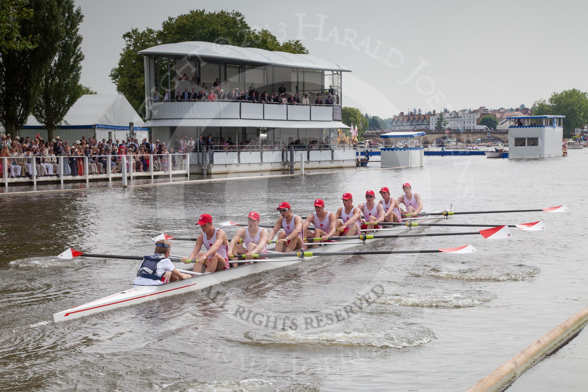 Photo 1206281439165D28684HaraldJoergens Henley Royal Regatta 2012 (Thursday): Race 41, Princess Elizabeth Challenge Cup: Radley College (147, Bucks) v Bedford Modern School (124, Berks).
River Thames beteen Henley-on-Thames and Remenham/Temple Island ,
Henley-on-Thames,
Oxfordshire,
United Kingdom,
on 28 June 2012 at 14:38, image #296