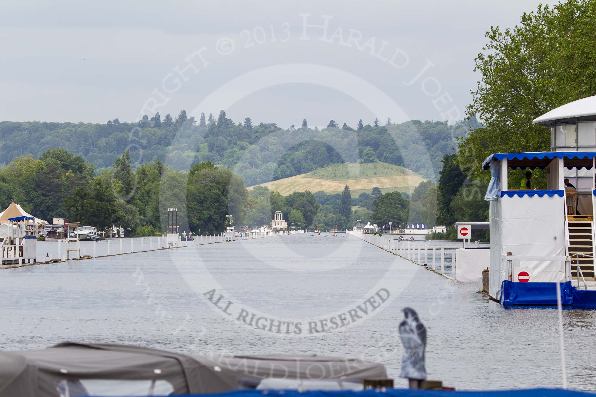 Henley Royal Regatta 2013 (Monday): A closer look at the HRR race track seen from the eastern (Oxfordshire) side of the River Thames. In the distance Temple island, start start of the race, in front the blue and white box on the right, the finish of the race..
River Thames between Henley and Temple Island,
Henley-on-Thames,
Berkshire,
United Kingdom,
on 01 July 2013 at 14:12, image #7
