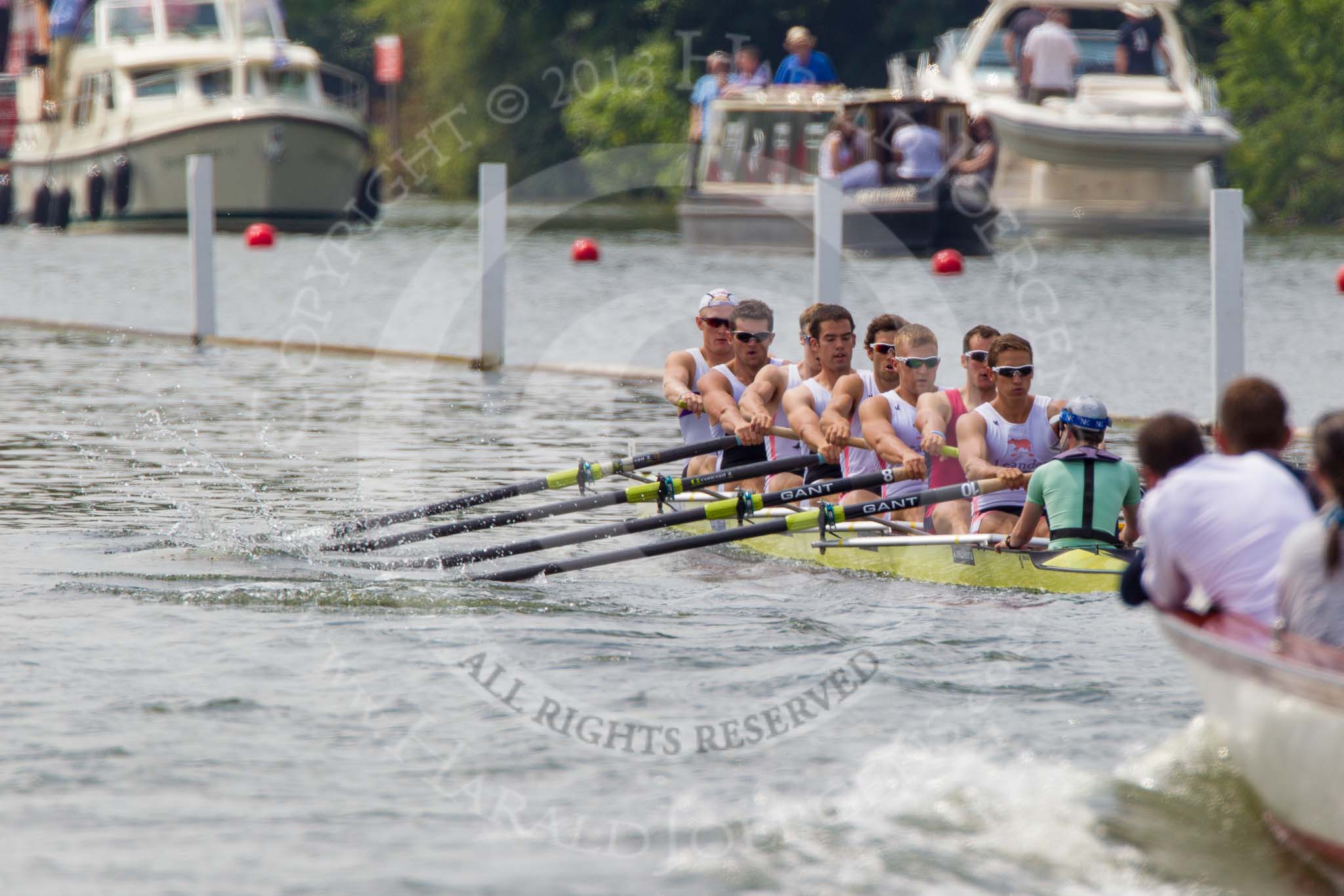 Henley Royal Regatta 2013, Saturday: Race No. 14 for the Ladies' Challenge Cup, Leander Club and Molesey Boat Club v University of Washington (U.S.A.). Image #285, 06 July 2013 12:11 River Thames, Henley on Thames, UK