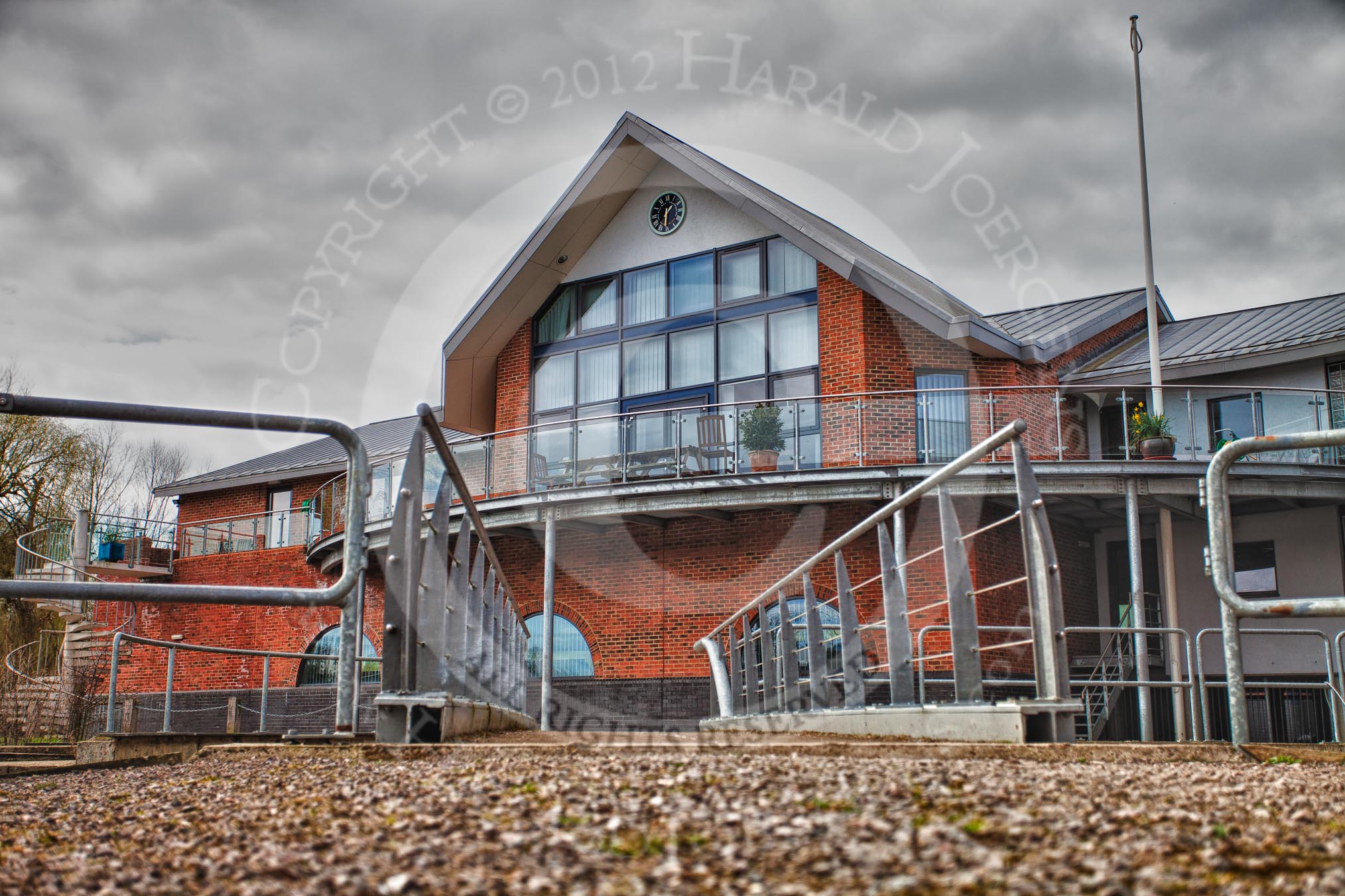 The Boat Race season 2012 - OUBC training: Swing bridge leading to Fleming Boathouse in Wallingford, Oxfordshire, built in 2006 as training headquarters for the Oxford University Boat Club..


Oxfordshire,
United Kingdom,
on 20 March 2012 at 13:32, image #3