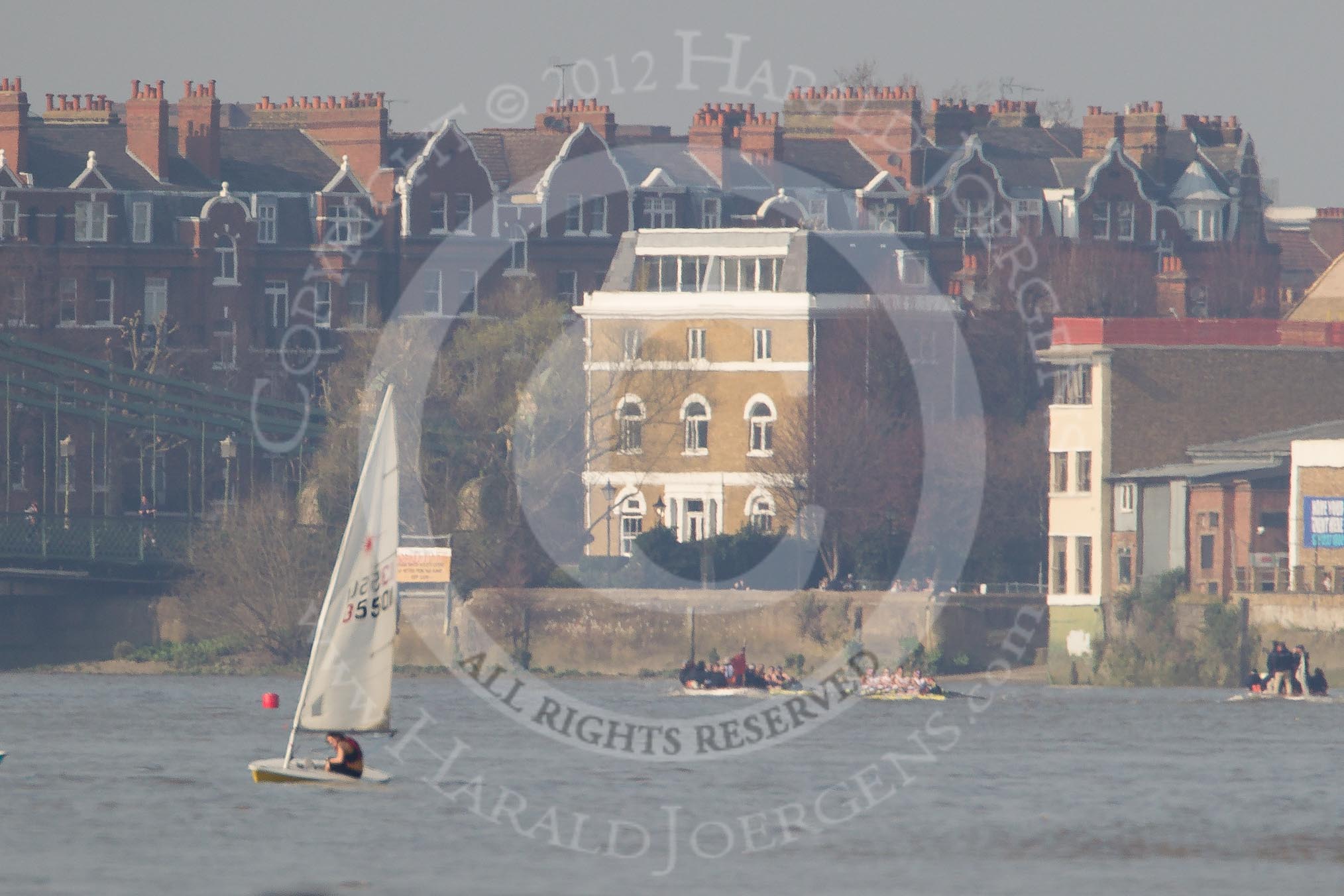 Photo 1203241434161D43136HaraldJoergens The Boat Race season 2012 - fixture OUBC vs Leander: Approaching Hammersmith Bridge, the OUBC Blue Boat on the right, Leander on the left, both followed by umpire Richard Phelps. The distance from the camera is now around 2500m, and the slight distortions are caused by warm, turbulent air..
on 24 March 2012 at 14:34, image #147