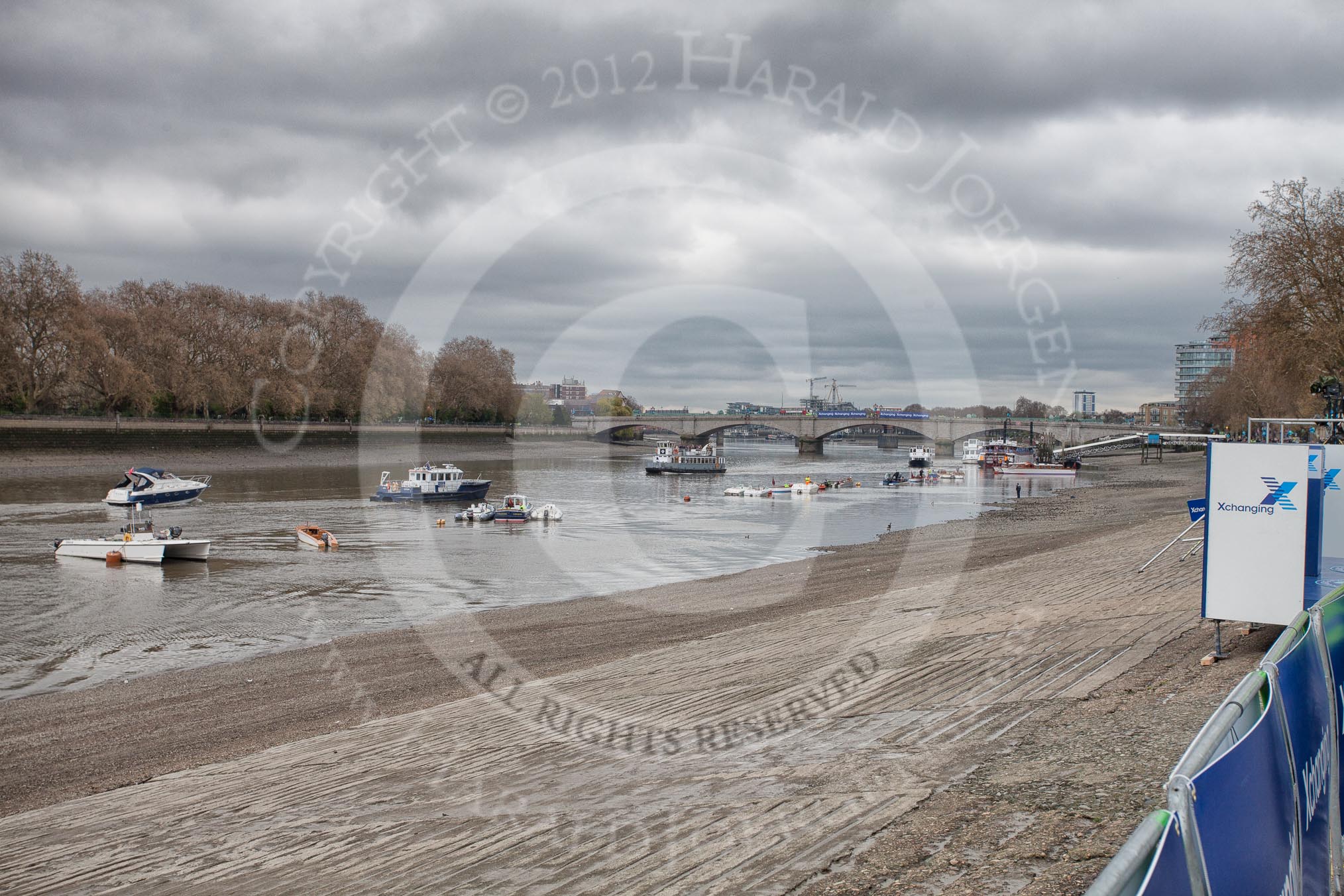 The Boat Race 2012: Setting the scene for the 2012 Boat Race: The River Thames, seen from Putney Embankment, with Putney Bridge on the right, at low tide, in the morning of Boat Race day..




on 07 April 2012 at 11:22, image #17