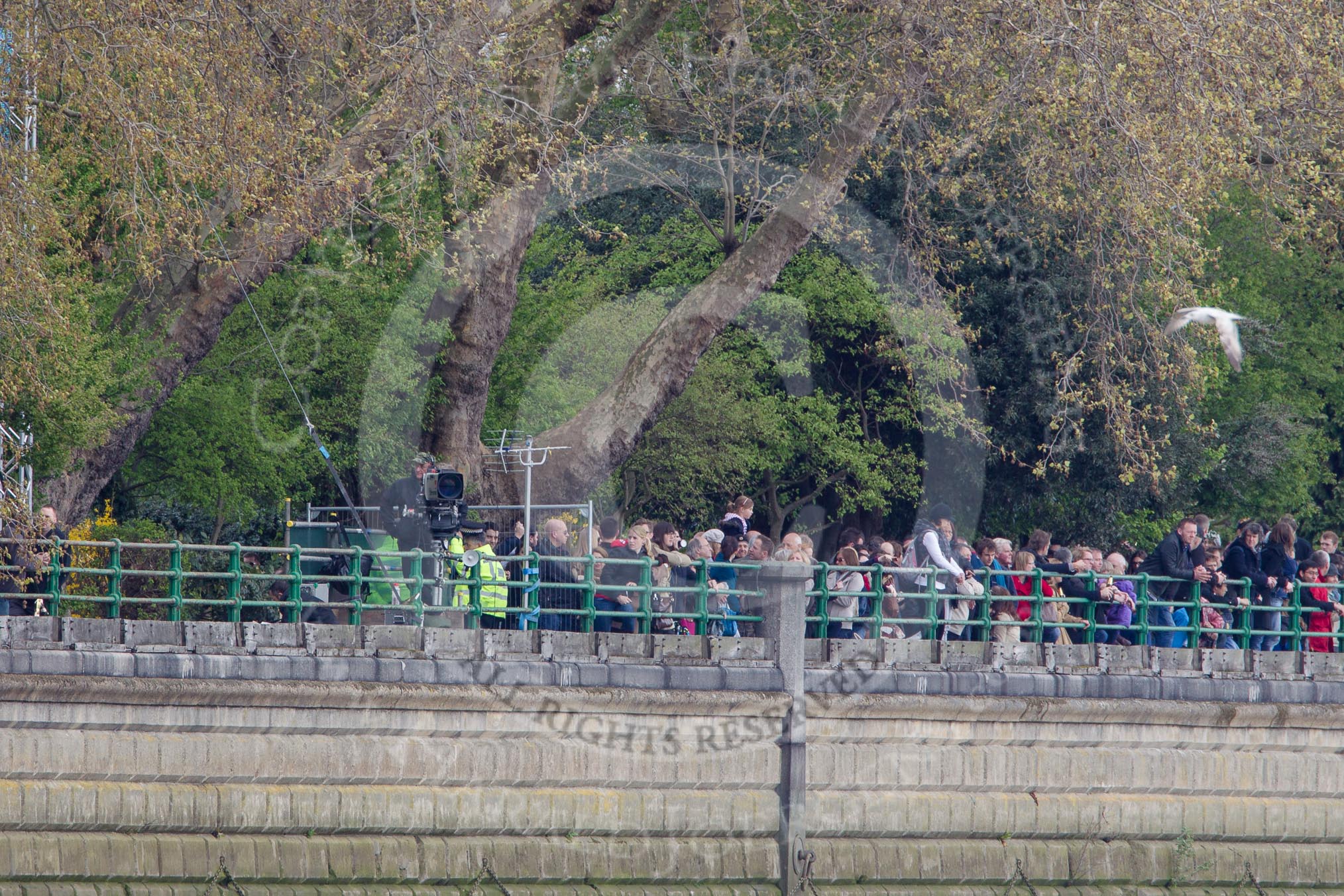 The Boat Race 2012: Spectators waiting for the start of the 2012 Boat Race at Fulham Palace Garden, on the Middlesex side of the Thames..




on 07 April 2012 at 13:54, image #201