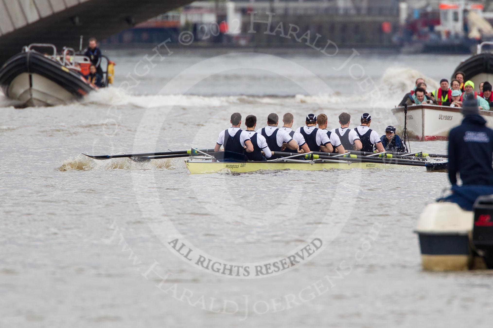 The Boat Race 2012: The Oxford Blue Boat shortly after the start of the 2012 Boat Race, followed by a flotilla of boats..




on 07 April 2012 at 14:16, image #225