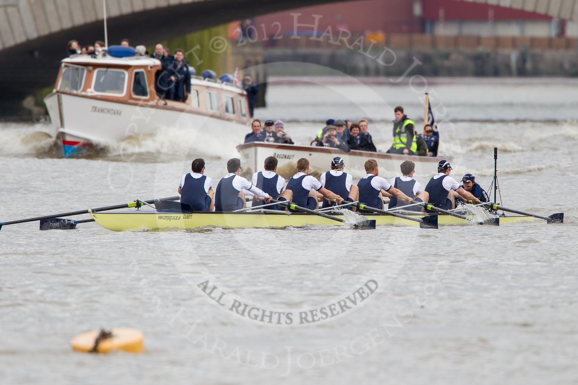 The Boat Race 2012: The Oxford Blue Boat shortly after the start of the 2012 Boat Race, followed by a flotilla of boats. Bow Dr. Alexander Woods, 2 William Zeng, 3 Kevin Baum, 4 Alexander Davidson, 5 Karl Hudspith, 6 Dr. Hanno Wienhausen, 7 Dan Harvey, stroke Roel Haen, and cox Zoe de Toledo..




on 07 April 2012 at 14:16, image #236