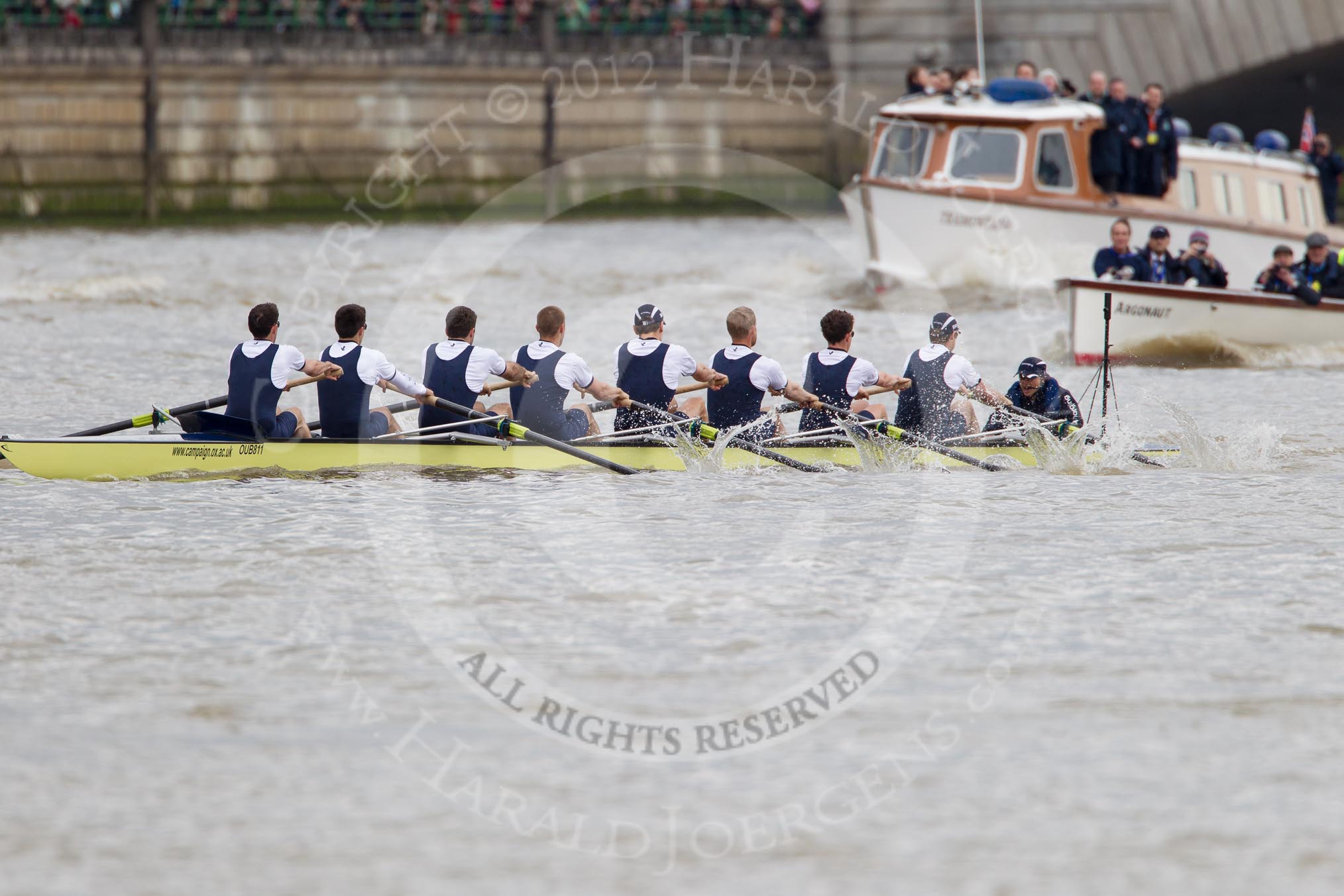 The Boat Race 2012: The Oxford Blue Boat shortly after the start of the 2012 Boat Race, followed by a flotilla of boats. Bow Dr. Alexander Woods, 2 William Zeng, 3 Kevin Baum, 4 Alexander Davidson, 5 Karl Hudspith, 6 Dr. Hanno Wienhausen, 7 Dan Harvey, stroke Roel Haen, and cox Zoe de Toledo..




on 07 April 2012 at 14:16, image #238