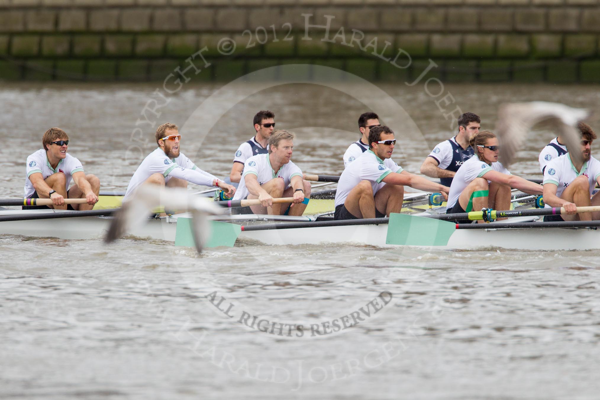 Photo 1204071416581D48416HaraldJoergens The Boat Race 2012: The 2012 Boat Race, shortly after the start: In the foreground the Cambridge Blue Boat, with David Nelson, Moritz Schramm, Jack Lindeman, Alex Ross, Mike Thorp, and Steve Dudek, in the Oxford boat Dr. Alexander Woods, William Zeng, Kevin Baum, and Alex Davidson..
on 07 April 2012 at 14:16, image #261