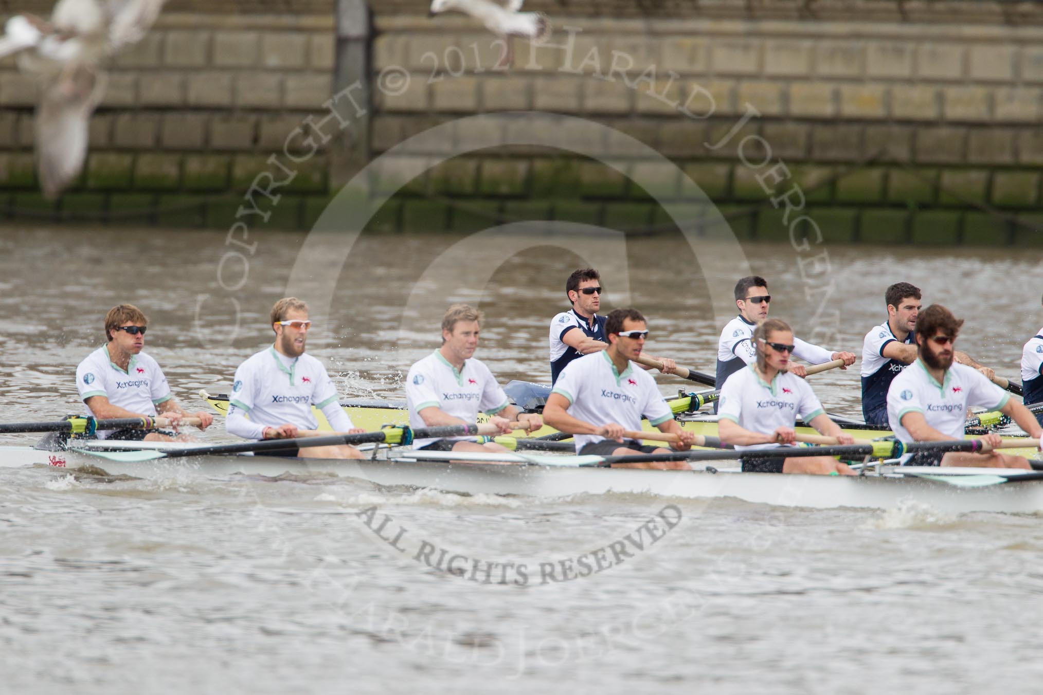 Photo 1204071416591D48420HaraldJoergens The Boat Race 2012: The 2012 Boat Race, shortly after the start: In the foreground the Cambridge Blue Boat, with David Nelson, Moritz Schramm, Jack Lindeman, Alex Ross, Mike Thorp, and Steve Dudek, in the Oxford boat Dr. Alexander Woods, William Zeng, Kevin Baum, and Alex Davidson..
on 07 April 2012 at 14:16, image #262