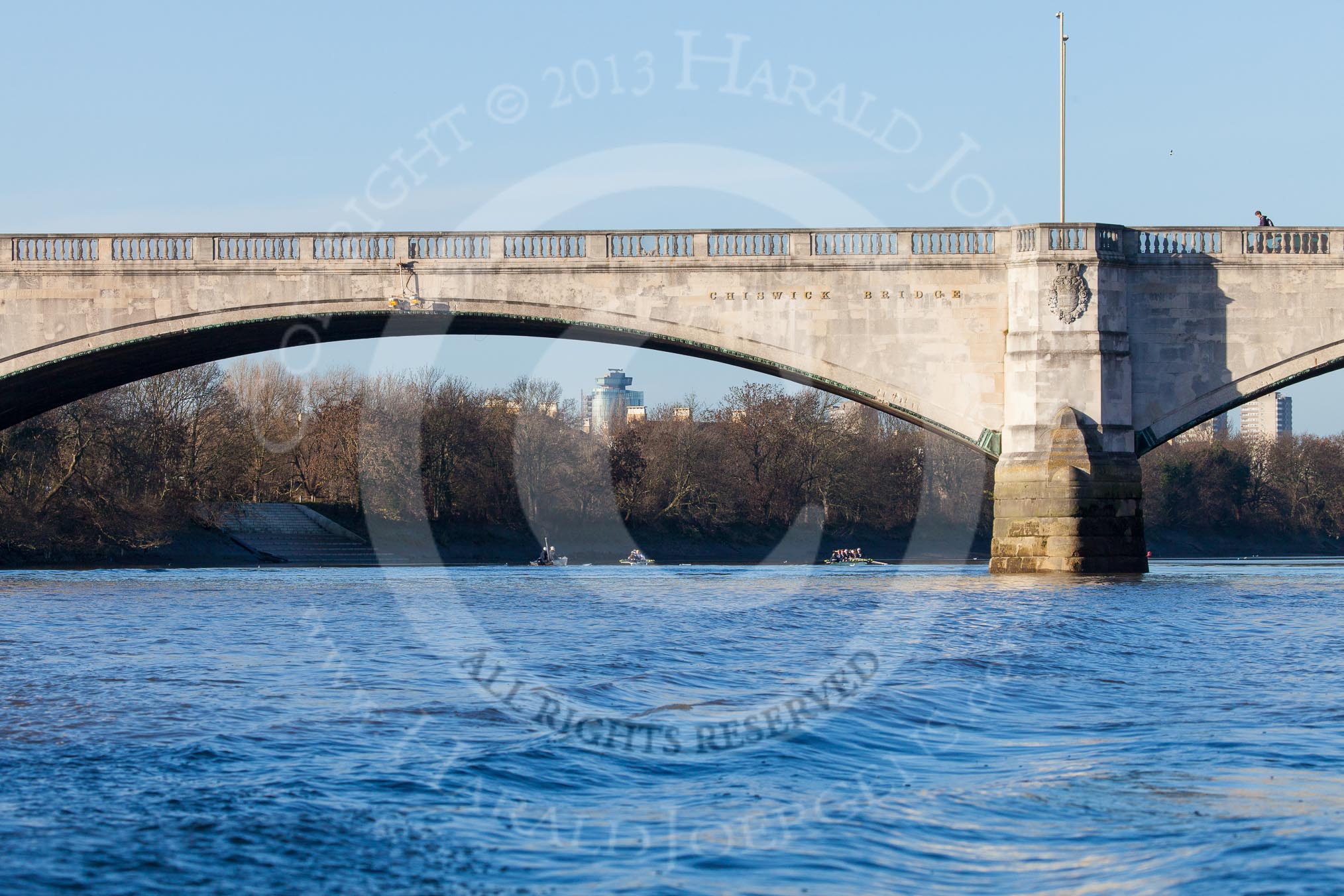 The Boat Race season 2014 - Women's Trial VIIIs (OUWBC, Oxford): Boudicca vs Cleopatra..
River Thames between Putney Bridge and Mortlake,
London SW15,

United Kingdom,
on 19 December 2013 at 13:06, image #255