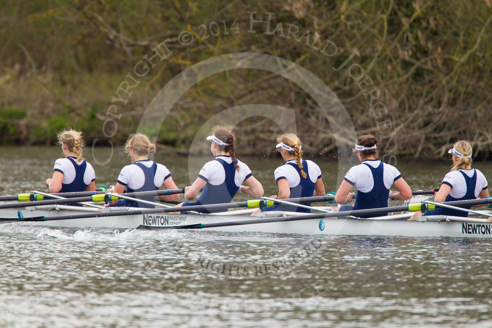 Photo 1403301514461D45506HaraldJoergens The Women's Boat Race and Henley Boat Races 2014: The Women's Boat Race: Oxford is leading, here the Oxford boat: Stroke Amber de Vere, 7 Anastasia Chitty, 6 Laura Savarese, 5 Nadine Graedel Iberg, 4 Lauren Kedar, 3 Maxie Scheske..
River Thames,
Henley-on-Thames,
Buckinghamshire,
United Kingdom,
on 30 March 2014 at 15:14, image #292