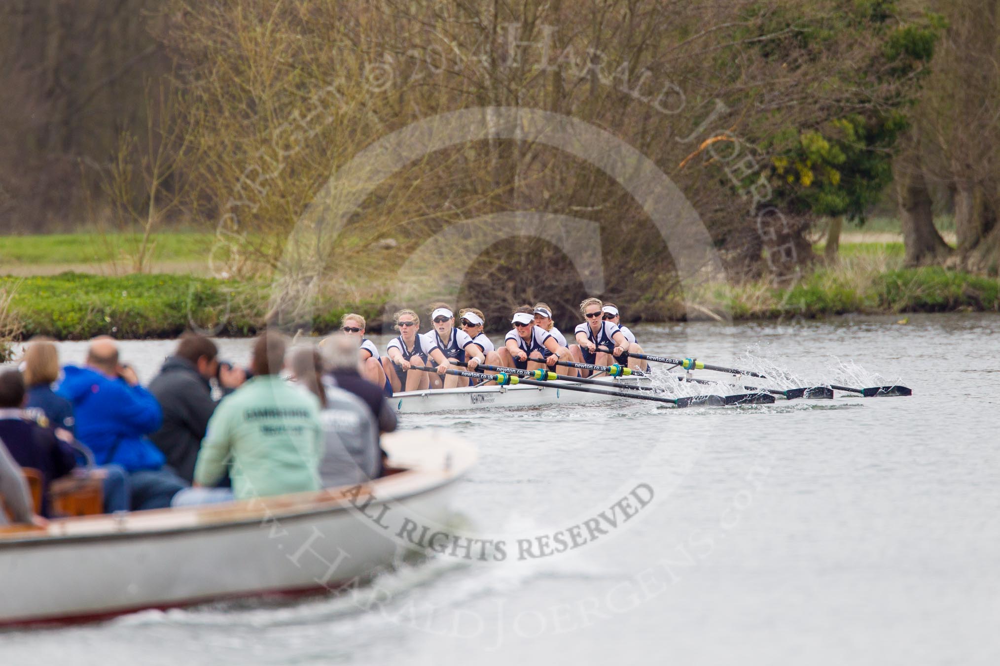 Photo 1403301515411D45579HaraldJoergens The Women's Boat Race and Henley Boat Races 2014: The Newton Women's Boat Race - Oxford is winning the race. In front the press launch..
River Thames,
Henley-on-Thames,
Buckinghamshire,
United Kingdom,
on 30 March 2014 at 15:15, image #312