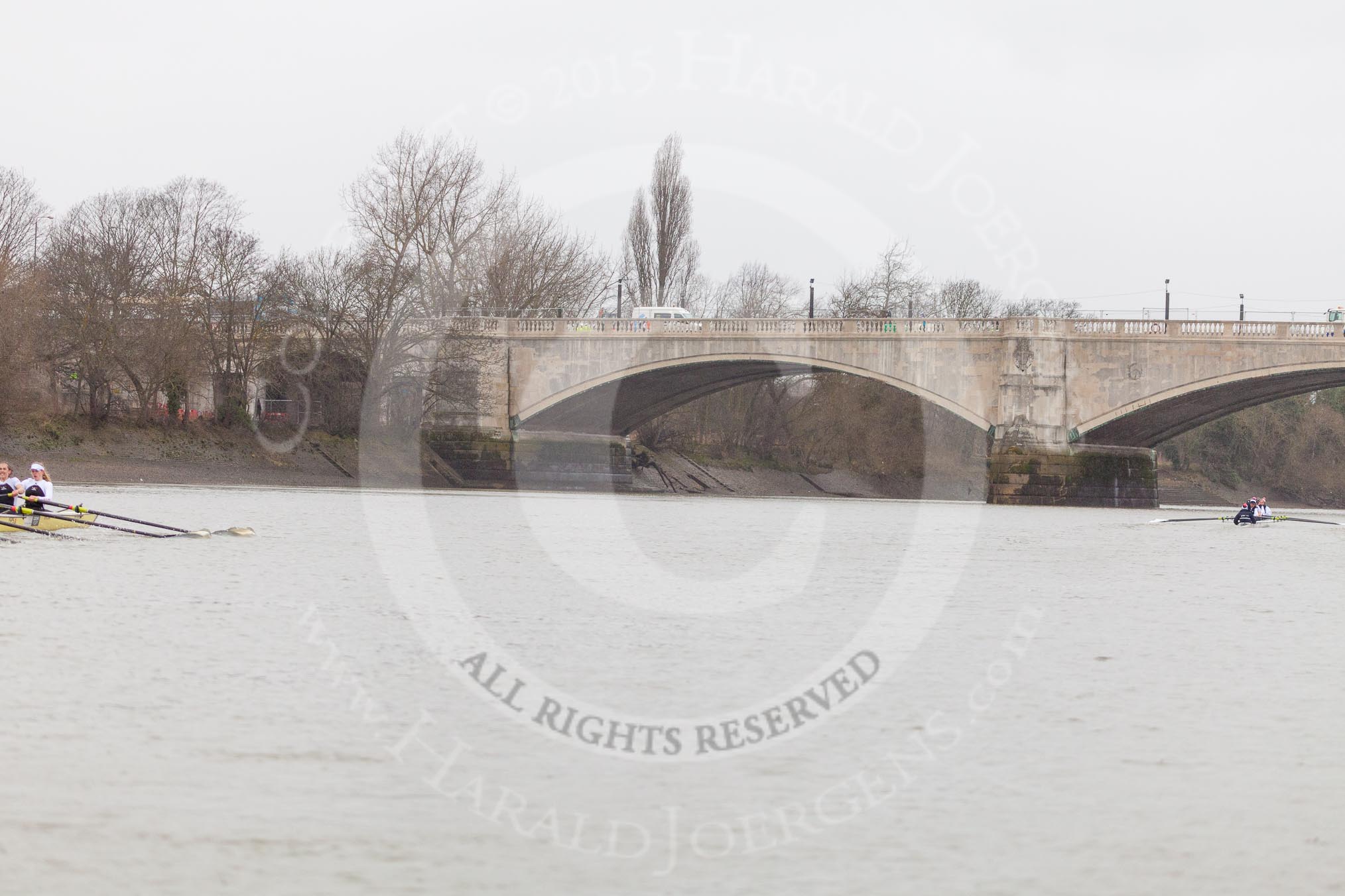 The OUWBC Eight has extending their lead in the third race, approaching Barnes Bridge