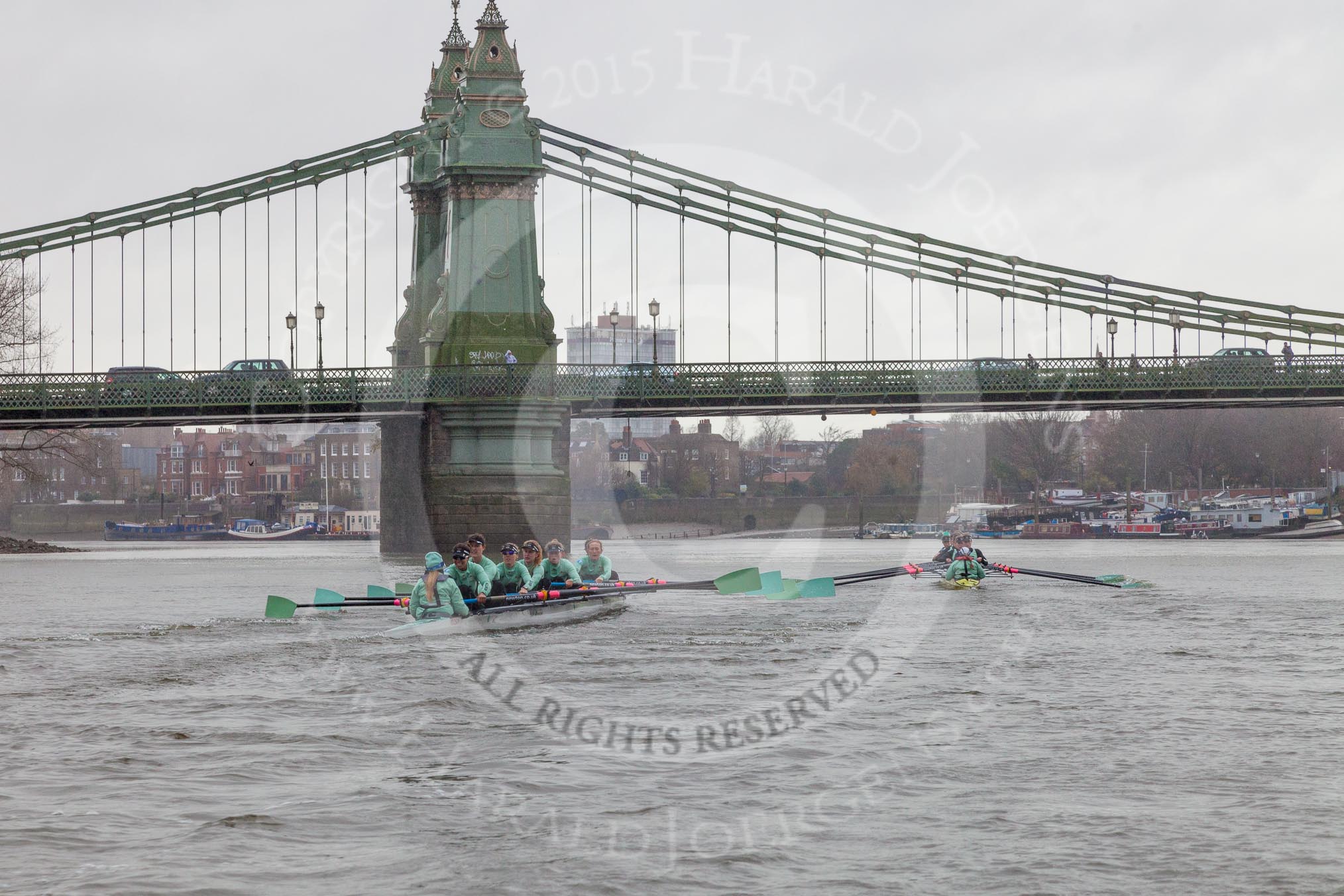 The Boat Race season 2016 - Women's Boat Race Trial Eights (CUWBC, Cambridge): "Tideway" chasing "Twickenham" on the approach to Hammersmith Bridge.
River Thames between Putney Bridge and Mortlake,
London SW15,

United Kingdom,
on 10 December 2015 at 11:10, image #78