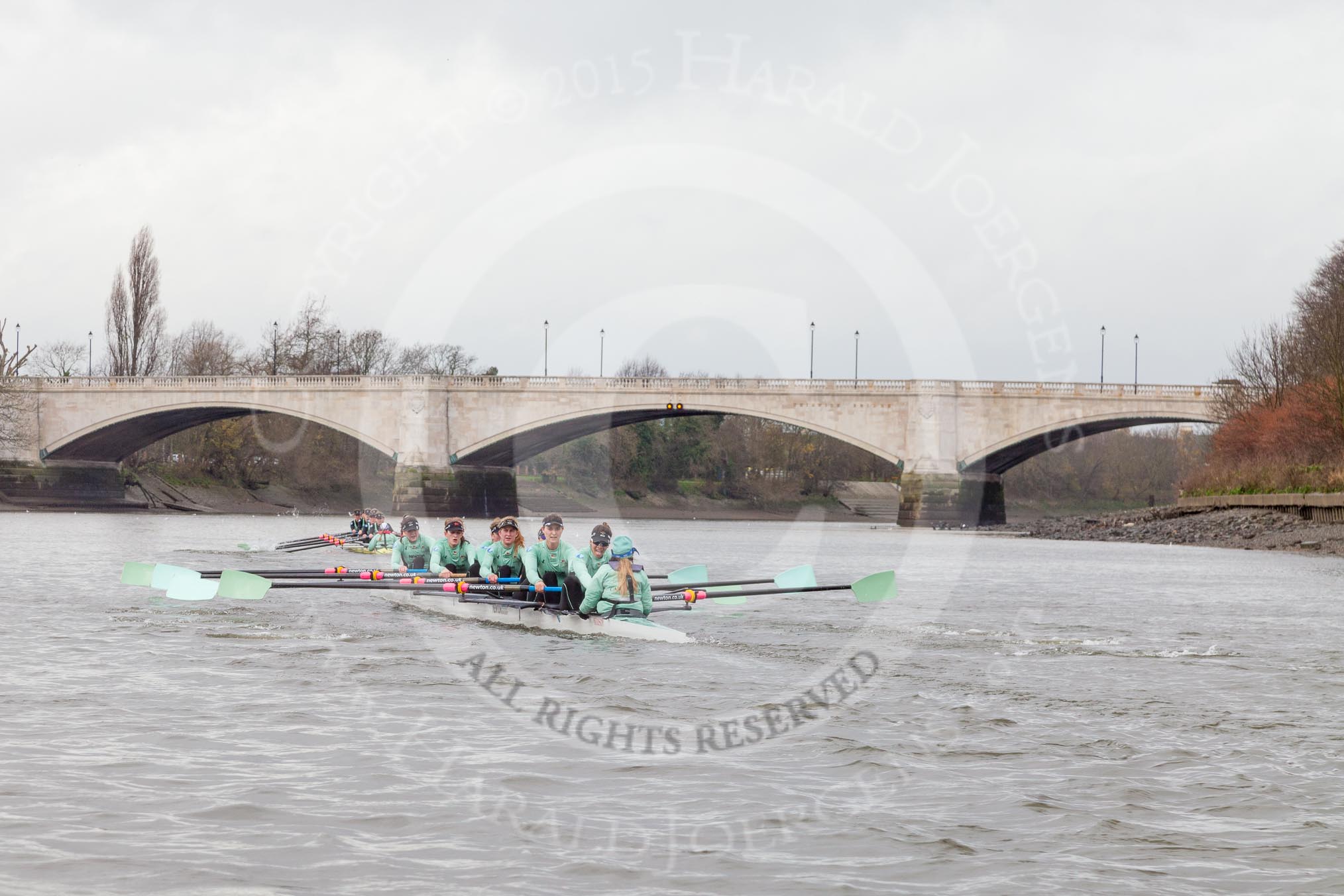 The Boat Race season 2016 - Women's Boat Race Trial Eights (CUWBC, Cambridge): Approaching the finish line at Chiswick Bridge, "Twickenham" is a few length ahead of "Tideway".
River Thames between Putney Bridge and Mortlake,
London SW15,

United Kingdom,
on 10 December 2015 at 11:23, image #118