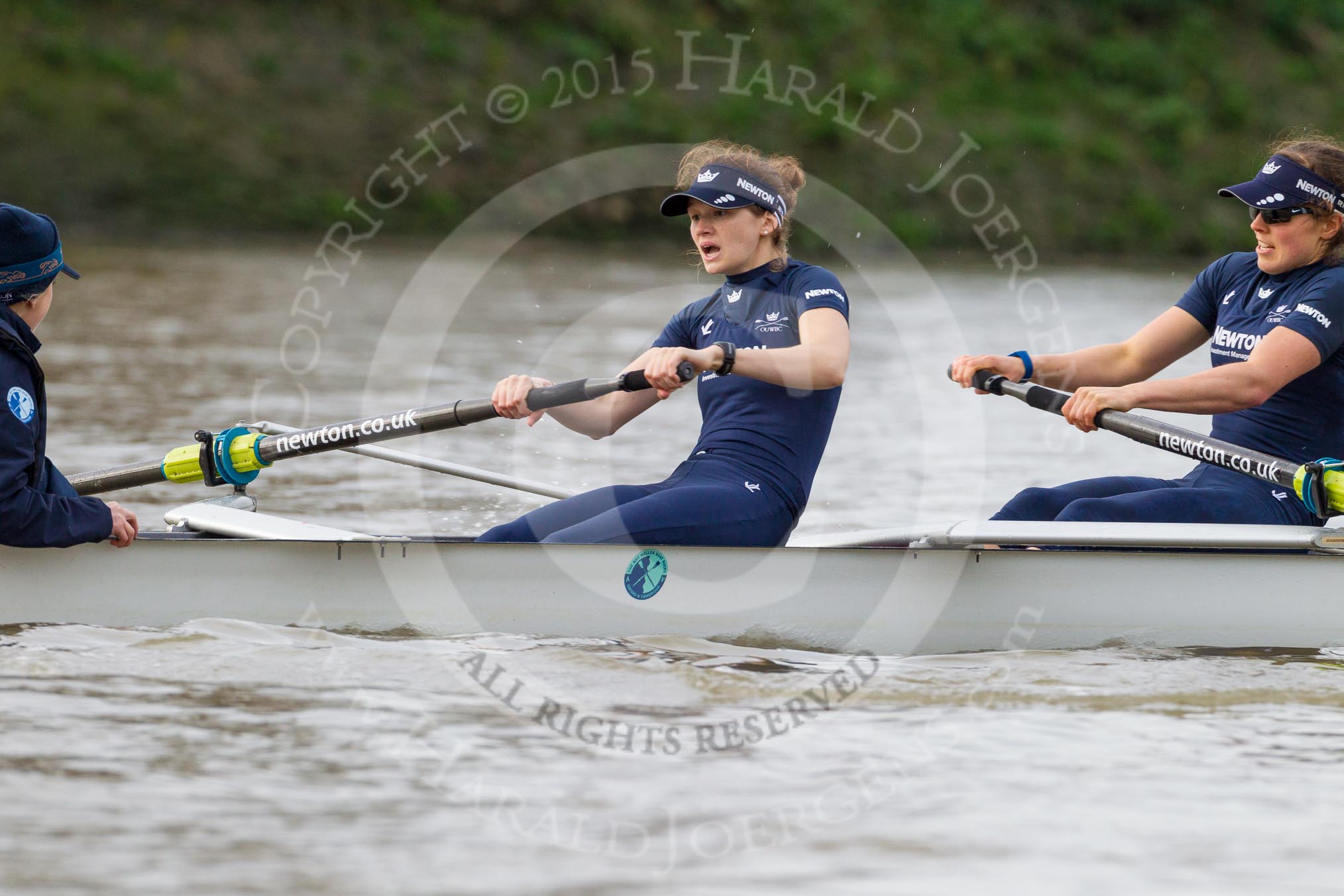 Photo 1512101220401D46097HaraldJoergens The Boat Race season 2016 - Women's Boat Race Trial Eights (OUWBC, Oxford): "Scylla", here cox-Antonia Stutter, stroke-Emma Lukasiewicz, 7-Lauren Kedar.
River Thames between Putney Bridge and Mortlake,
London SW15,
United Kingdom,
on 10 December 2015 at 12:20, image #169