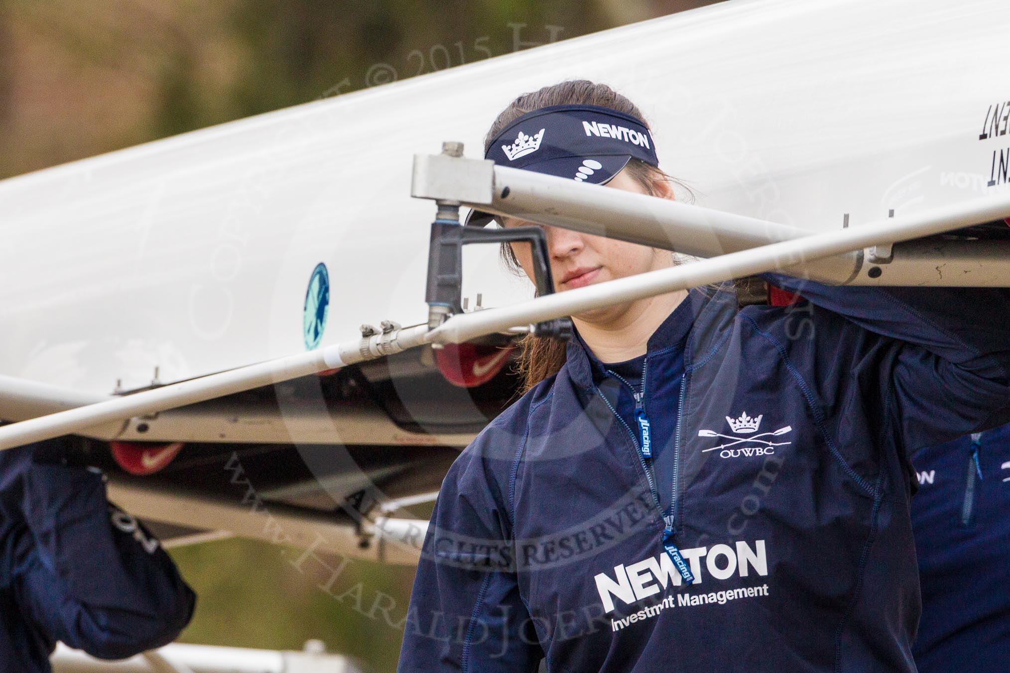 The Boat Race season 2016 - OUWBC training Wallingford: Chloe Farrar (?) carrying Osiris, the OUWBC reserve boat.
River Thames,
Wallingford,
Oxfordshire,

on 29 February 2016 at 15:15, image #25