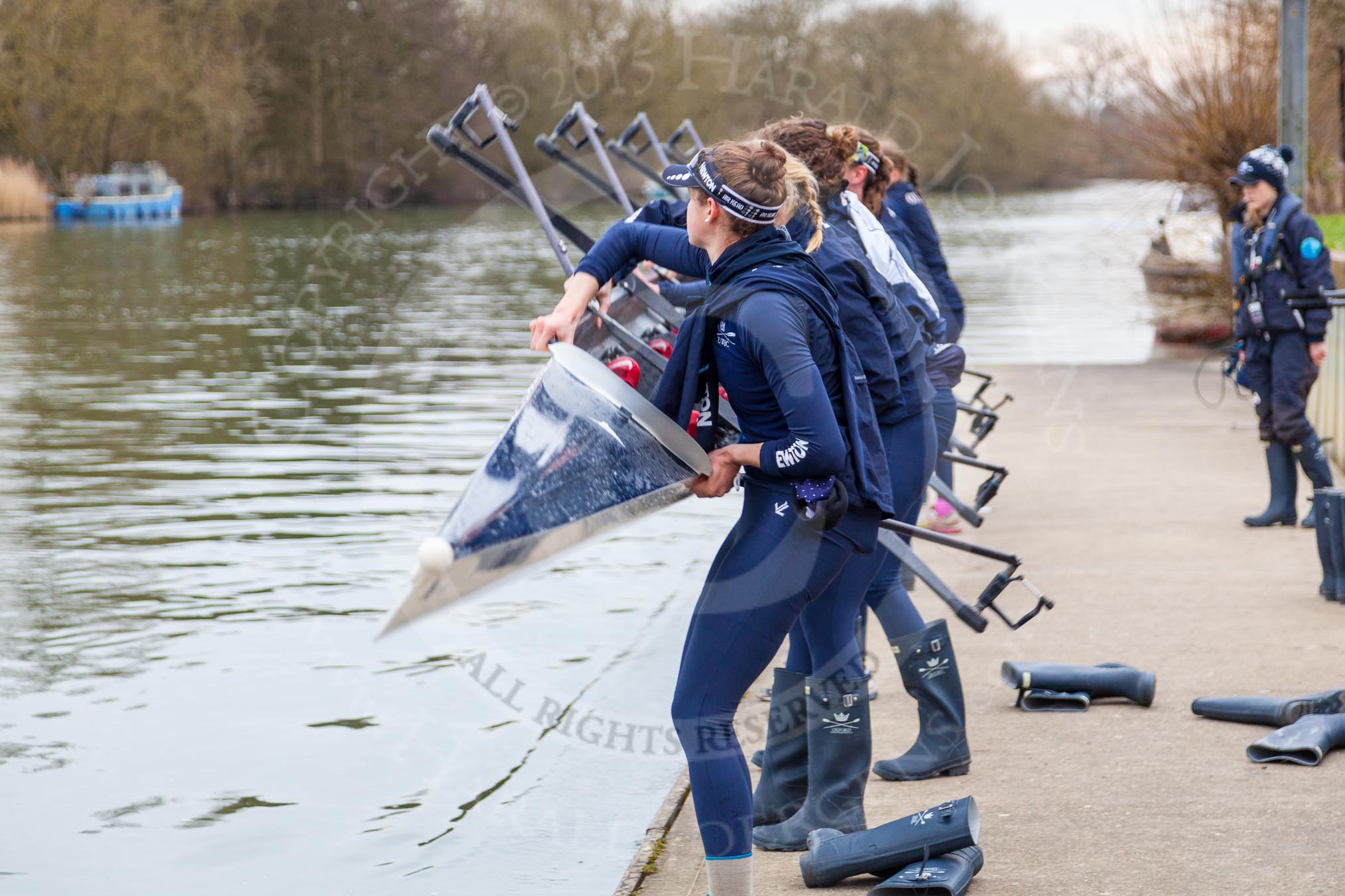 The Boat Race season 2016 - OUWBC training Wallingford: The end of the training session for the OUWBC Blue Boat crew, on the day before the Boat Race Crew Announcement and Weigh-In.
River Thames,
Wallingford,
Oxfordshire,

on 29 February 2016 at 16:37, image #149