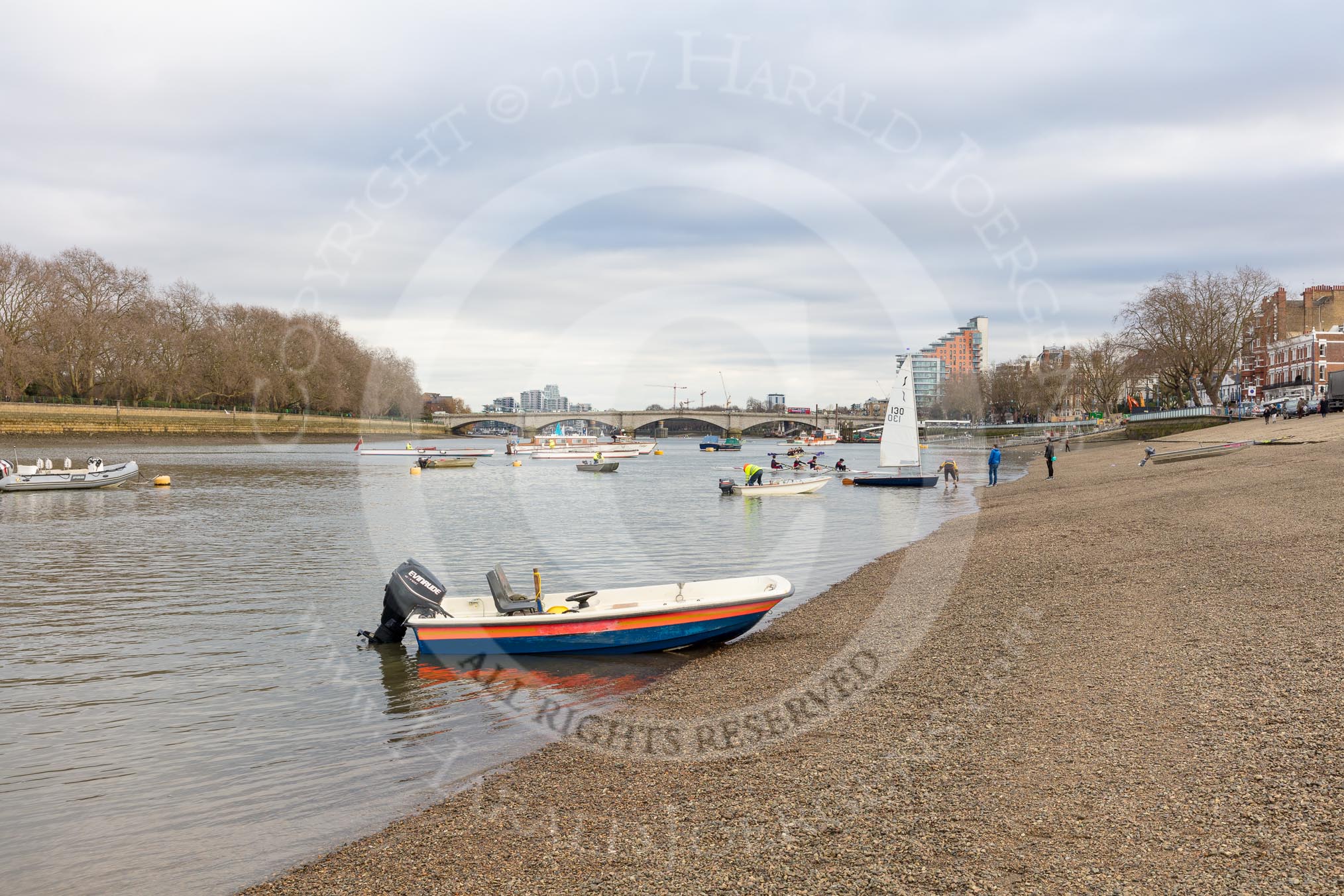 The Boat Race season 2017 - Women's Boat Race Fixture CUWBC vs Univerity of London: The Thames at the boat houses in Putney, 45 minutes before the start of the race, a pleasant and quiet February Sunday afternoon, it will already get dark when the race starts.
River Thames between Putney Bridge and Mortlake,
London SW15,

United Kingdom,
on 19 February 2017 at 15:11, image #1