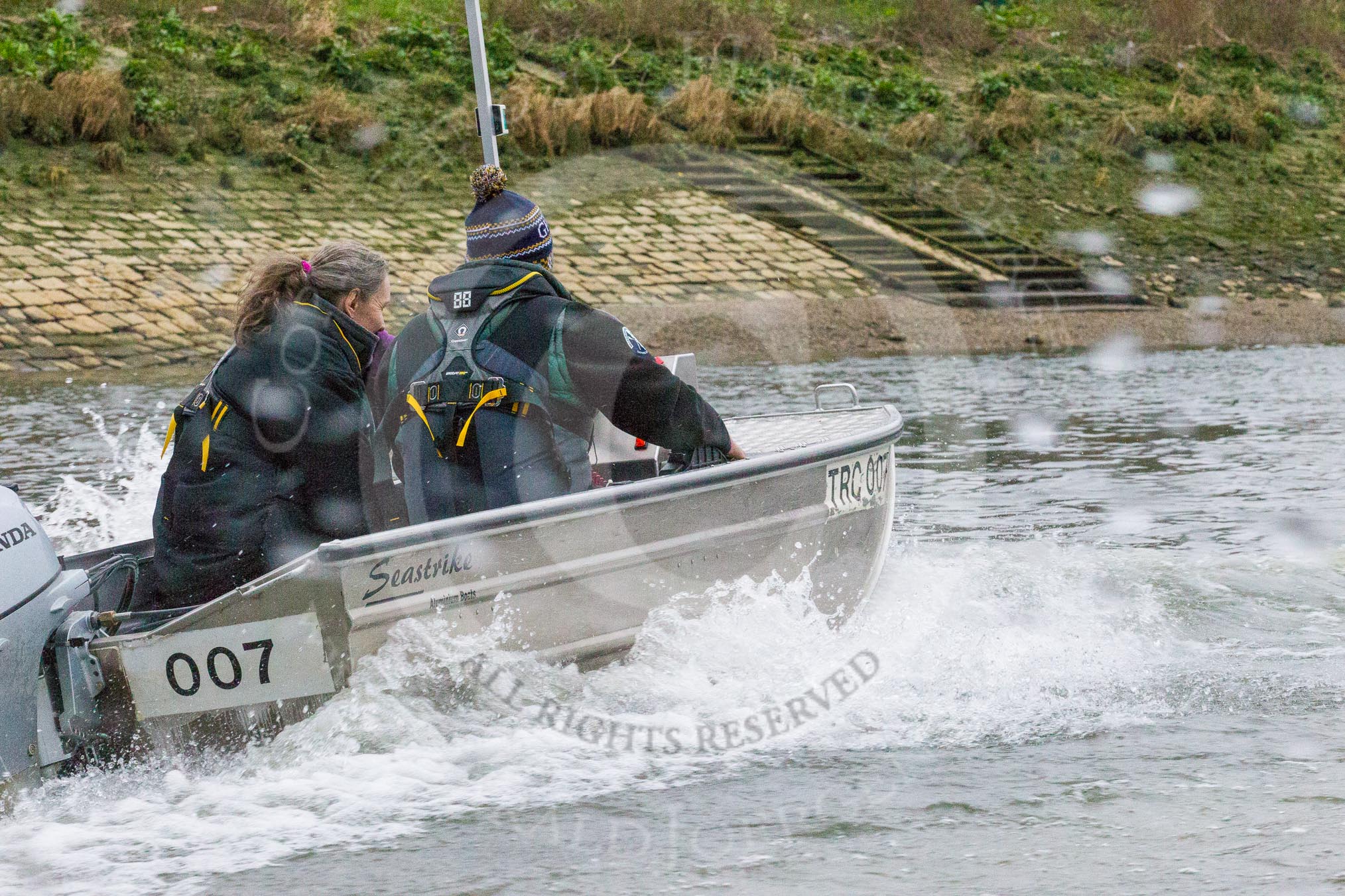 The Boat Race season 2017 - Women's Boat Race Fixture CUWBC vs Univerity of London: CUWBC coach Rob Baker in the tin boat following the CUWBC eight towards the finish at Chuswick Bridge.
River Thames between Putney Bridge and Mortlake,
London SW15,

United Kingdom,
on 19 February 2017 at 16:25, image #131