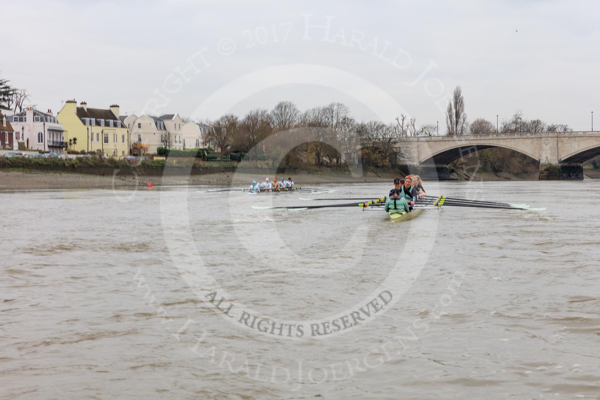 Photo 1712051402175SR9351HaraldJoergens The Boat Race season 2018 - Women's Boat Race Trial Eights (CUWBC, Cambridge): Approaching the finish line, with Expecto Patronum about two length ahead of Wingardium Leviosa.
River Thames between Putney Bridge and Mortlake,
London SW15,
United Kingdom,
on 05 December 2017 at 13:01, image #171