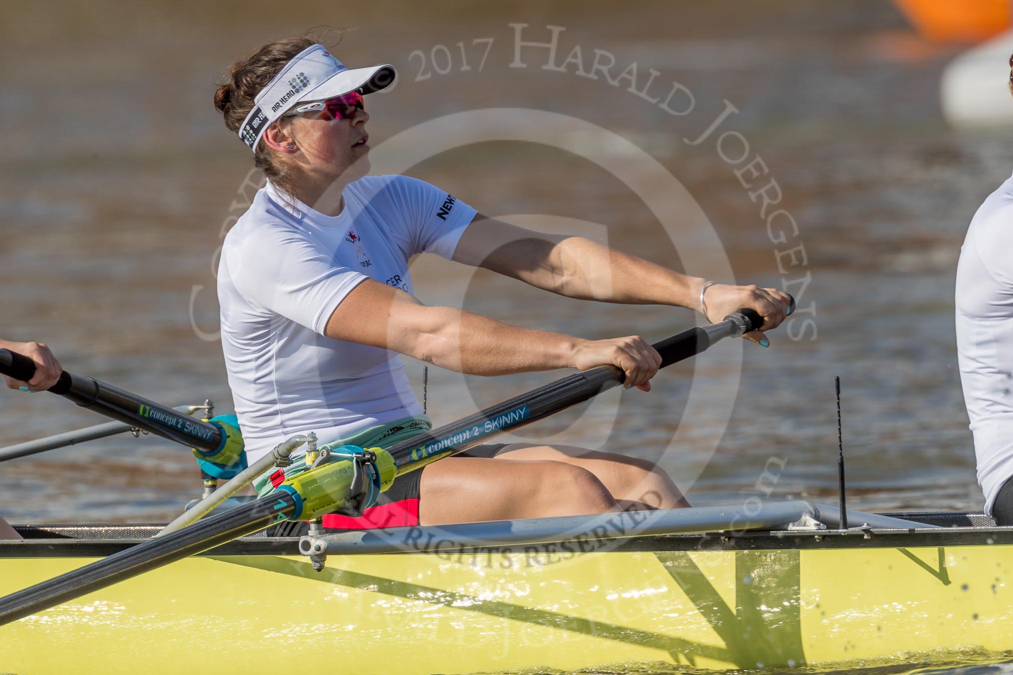 Photo 1704021625201X29307HaraldJoergens The Boat Race season 2017 - The Cancer Research Women's Boat Race: CUWBC about to reach the start of the Women's Boat Race, here 4 seat Anna Dawson.
River Thames between Putney Bridge and Mortlake,
London SW15,
United Kingdom,
on 02 April 2017 at 16:25, image #107