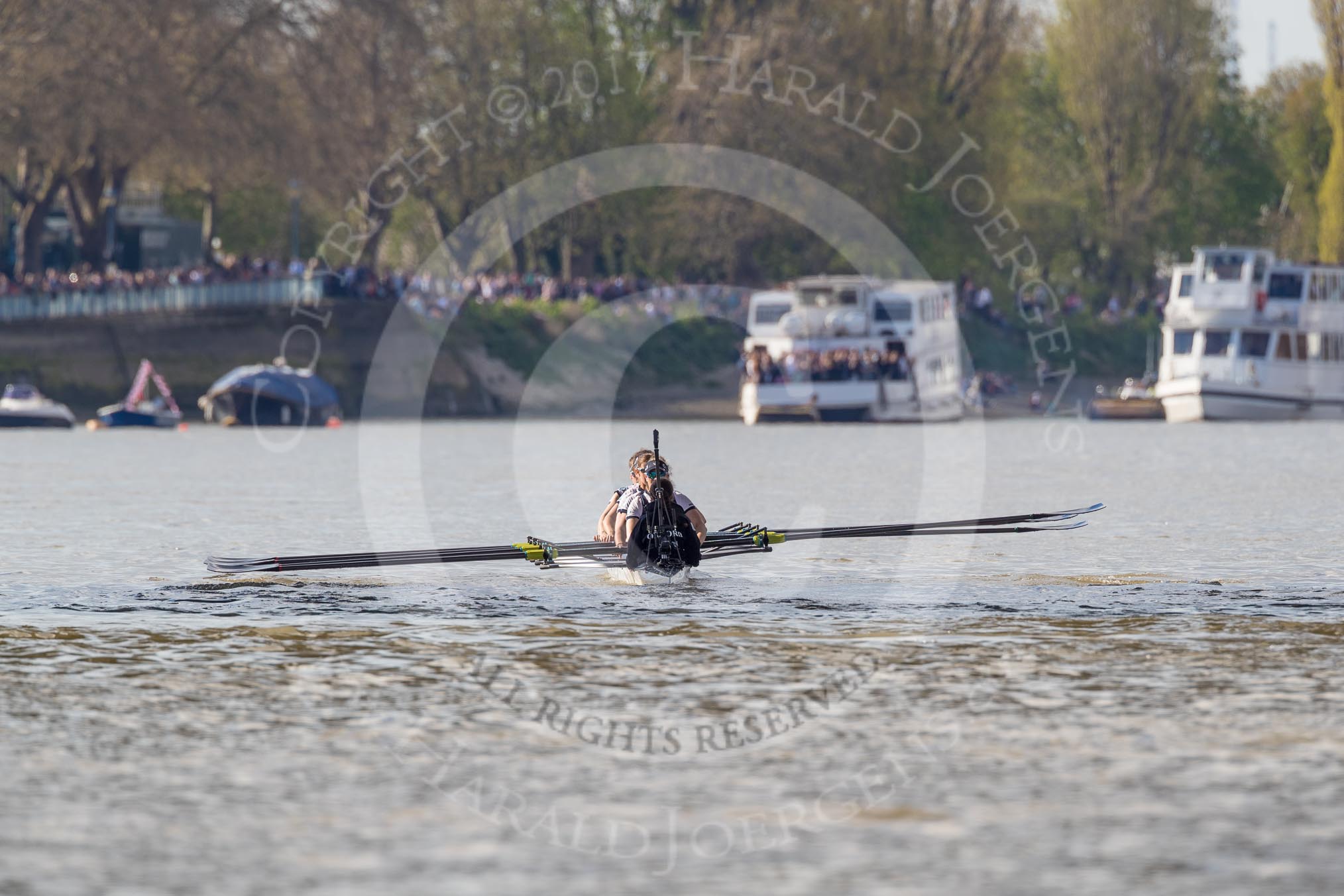 The Boat Race season 2017 -  The Cancer Research Women's Boat Race: OUWBC below the arches of Putney Bridge on the way to the start of the Women's Boat Race.
River Thames between Putney Bridge and Mortlake,
London SW15,

United Kingdom,
on 02 April 2017 at 16:25, image #110