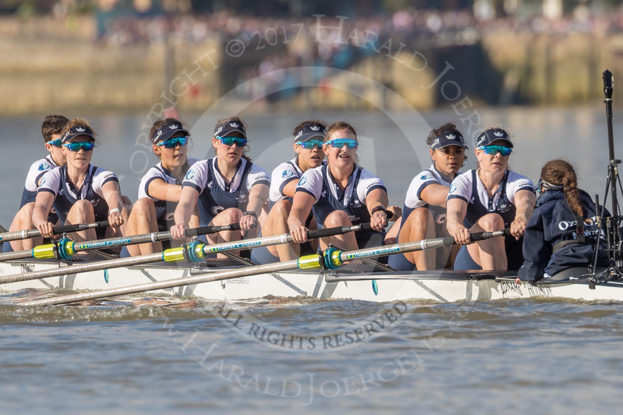 The Boat Race season 2017 -  The Cancer Research Women's Boat Race: OUWBC working hard to catch up with Cambridge, here bow Alice Roberts, 2 Flo Pickles, 3 Rebecca Te Water Naudé, 4 Rebecca Esselstein, 5 Chloe Laverack, 6 Harriet Austin, 7 Jenna Hebert, stroke Emily Cameron, cox Eleanor Shearer.
River Thames between Putney Bridge and Mortlake,
London SW15,

United Kingdom,
on 02 April 2017 at 16:38, image #141