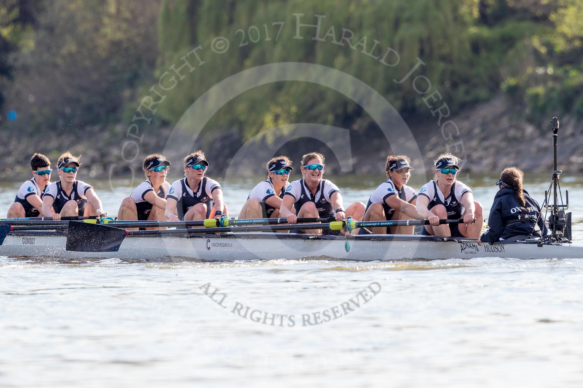 Photo 1704021649301X29843HaraldJoergens The Boat Race season 2017 - The Cancer Research Women's Boat Race: Oxford working hard to catch up with Cambridge in the afternoon sunshine - bow Alice Roberts, 2 Flo Pickles, 3 Rebecca Te Water Naudé, 4 Rebecca Esselstein, 5 Chloe Laverack, 6 Harriet Austin, 7 Jenna Hebert, stroke Emily Cameron, cox Eleanor Shearer.
River Thames between Putney Bridge and Mortlake,
London SW15,
United Kingdom,
on 02 April 2017 at 16:49, image #175