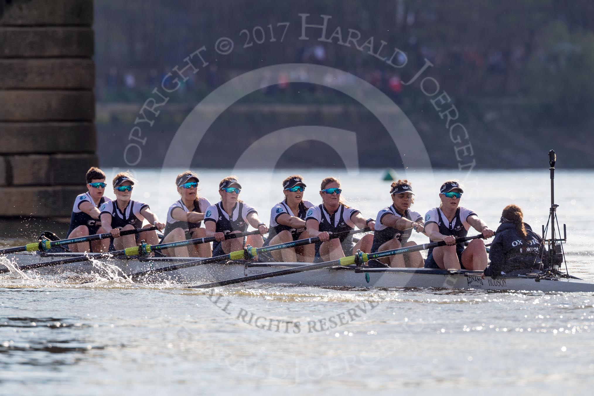 Photo 1704021650561X29869HaraldJoergens The Boat Race season 2017 - The Cancer Research Women's Boat Race: OUWBC reaching Barned Bridge, with Cambridge around 50 seconds ahead - bow Alice Roberts, 2 Flo Pickles, 3 Rebecca Te Water Naudé, 4 Rebecca Esselstein, 5 Chloe Laverack, 6 Harriet Austin, 7 Jenna Hebert, stroke Emily Cameron, cox Eleanor Shearer.
River Thames between Putney Bridge and Mortlake,
London SW15,
United Kingdom,
on 02 April 2017 at 16:50, image #177