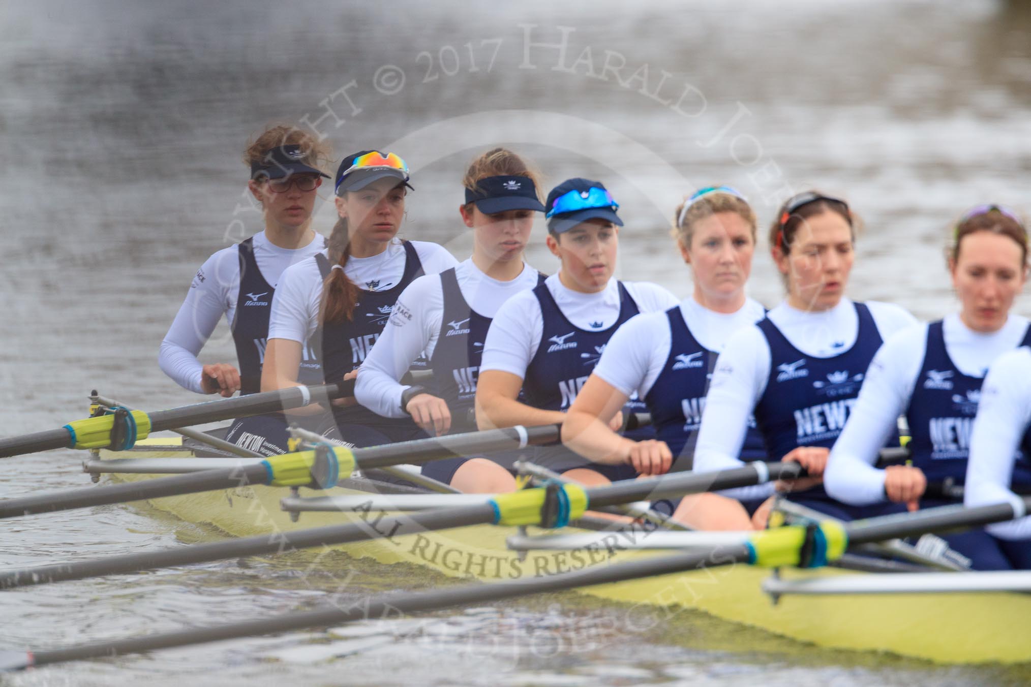 Photo 1803041343181X23301HaraldJoergens The Women's Boat Race season 2018 - fixture OUWBC vs. Molesey BC: OUWBC wating for the start of the race: Bow Renée Koolschijn, 2 Katherine Erickson, 3 Juliette Perry, 4 Alice Roberts, 5 Morgan McGovern, 6 Sara Kushma, 7 Abigail Killen, stroke Beth Bridgman, cox Jessica Buck.
River Thames between Putney Bridge and Mortlake,
London SW15,
United Kingdom,
on 04 March 2018 at 13:43, image #43