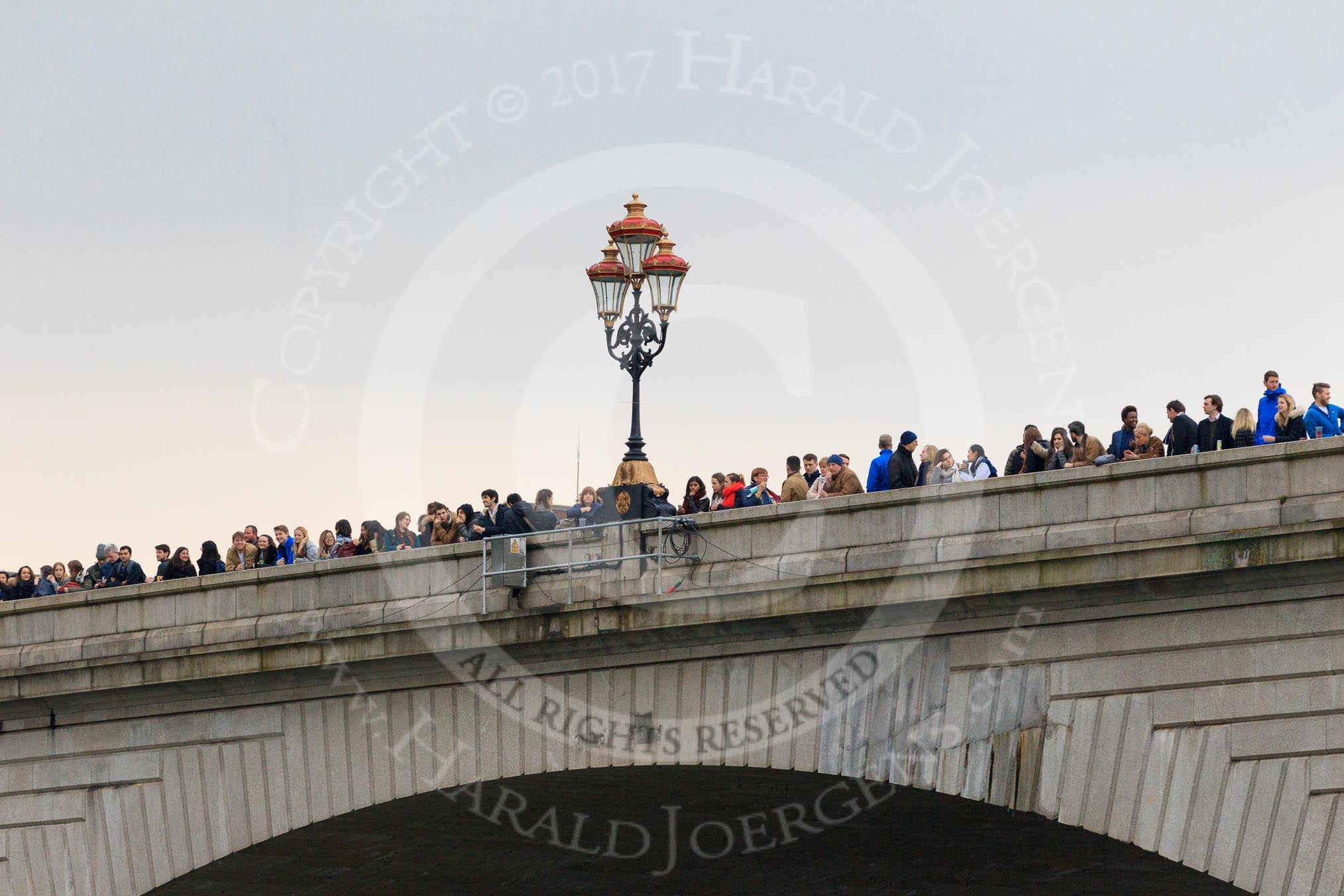 The Cancer Research UK Women's Boat Race 2018: Crowds on Putney Bridge waiting for the start of the Women's Boat Race.
River Thames between Putney Bridge and Mortlake,
London SW15,

United Kingdom,
on 24 March 2018 at 16:17, image #144