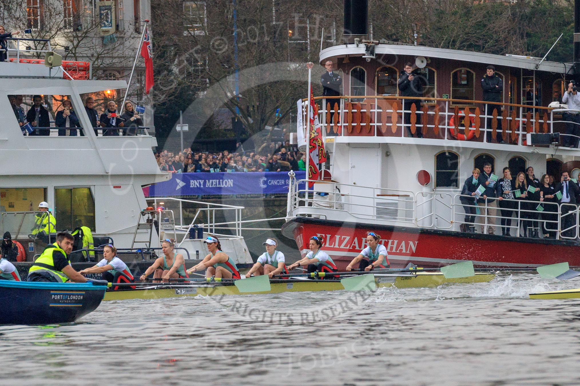 Photo 1803241631221D40417HaraldJoergens The Cancer Research UK Women's Boat Race 2018: The race has been started, and the boats have been released from the stake boats.
River Thames between Putney Bridge and Mortlake,
London SW15,
United Kingdom,
on 24 March 2018 at 16:31, image #164