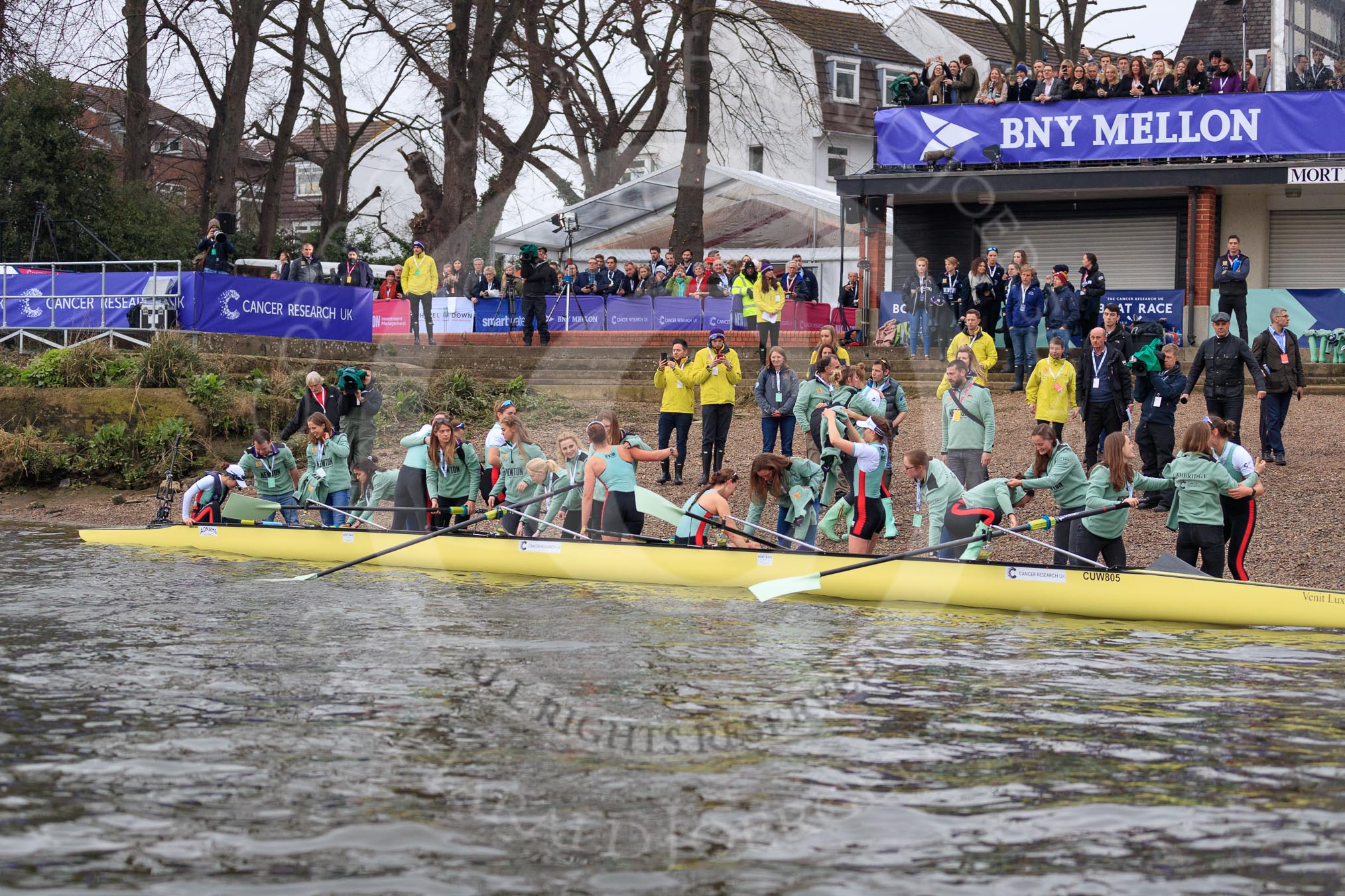Photo 1803241655371X25145HaraldJoergens The Cancer Research UK Women's Boat Race 2018: The Cambridge women. having won the 2018 Women's Boat Race, arrive at Mortlake Boat Club.
River Thames between Putney Bridge and Mortlake,
London SW15,
United Kingdom,
on 24 March 2018 at 16:55, image #226