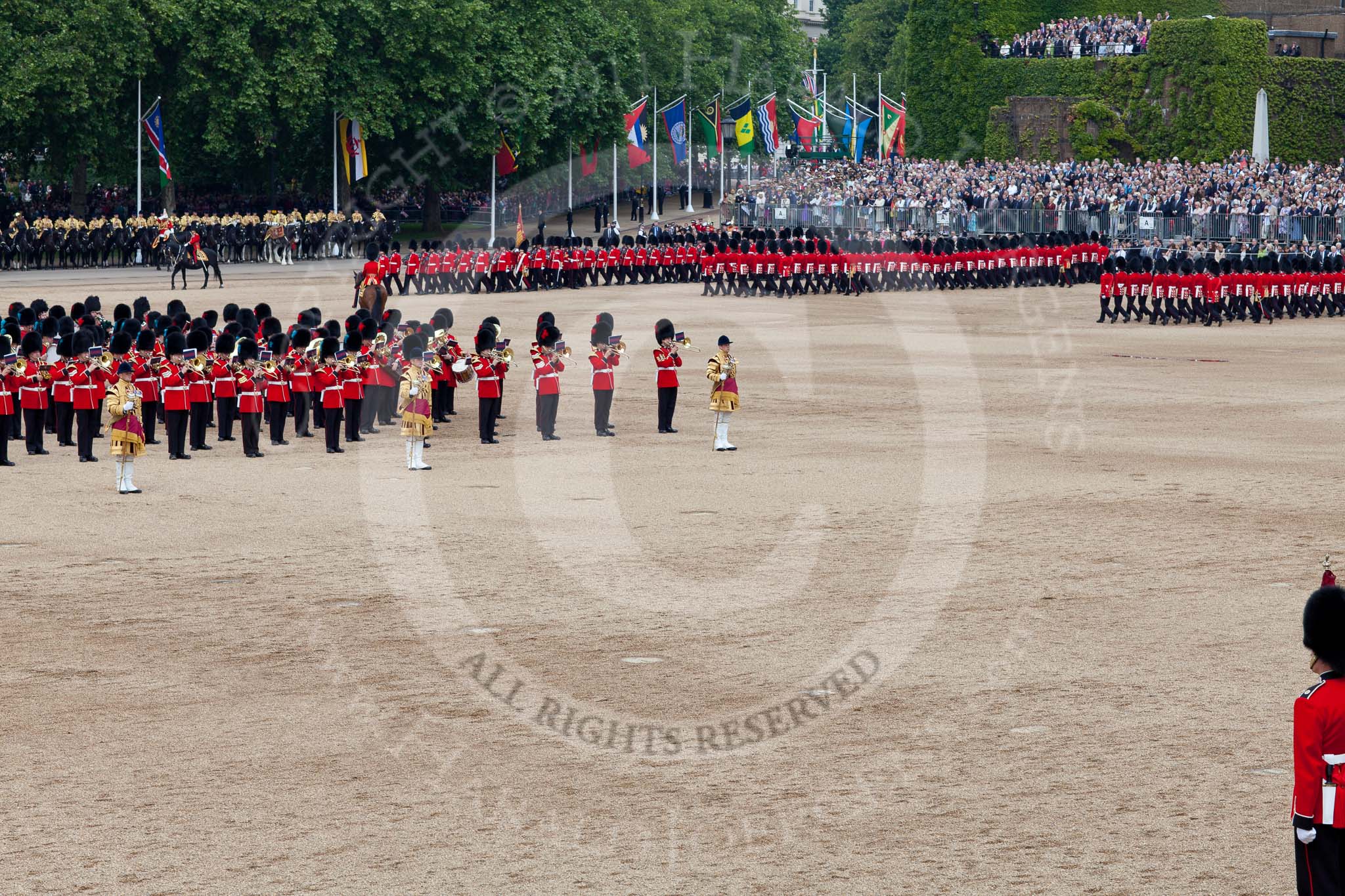Photo 110611_114132_5D2_5367HaraldJoergens_ Trooping the Colour 2011: The March Past. On the left, the Massed Bands playing, marching, on the right of the photo, the guards. On Top, No. 1 Guards, the Escort to the Colour, carrying the Colour..
Horse Guards Parade, Westminster,
London SW1,
Greater London,
United Kingdom,
on 11 June 2011 at 11:41, image #261