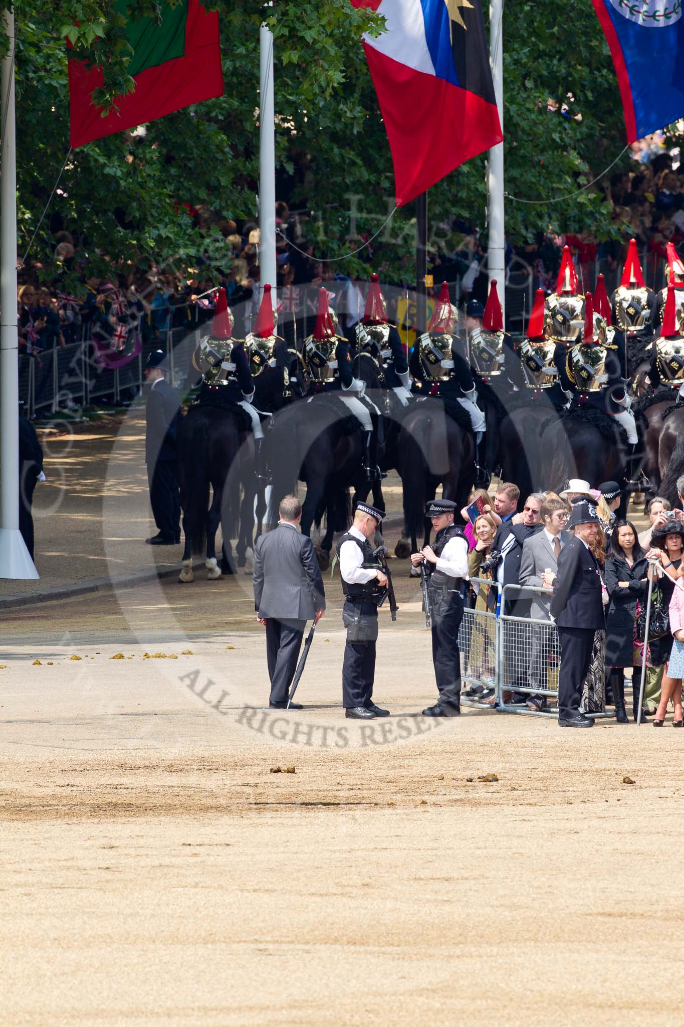 Trooping the Colour 2011: Marching off - the Household Cavalry, The Blues and Royals leaving Horse Guards Parade towards The Mall..
Horse Guards Parade, Westminster,
London SW1,
Greater London,
United Kingdom,
on 11 June 2011 at 12:08, image #400