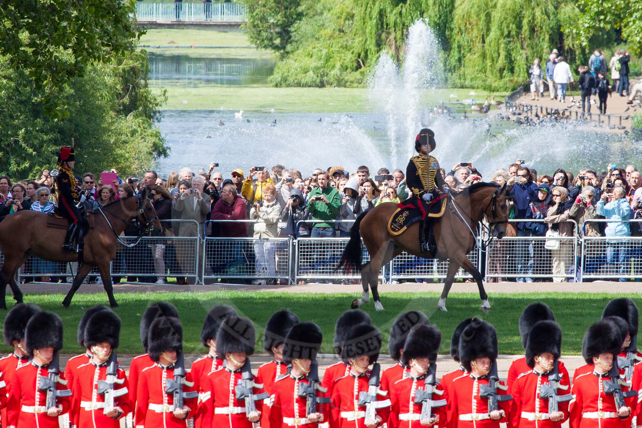 Photo 1306081037595D28007HaraldJoergens The Colonel's Review 2013: The King's Troop Royal Horse Artillery arrives, and will take position between No. 1 Guard and St. James's Park..
Horse Guards Parade, Westminster,
London SW1,
United Kingdom,
on 08 June 2013 at 10:38, image #178