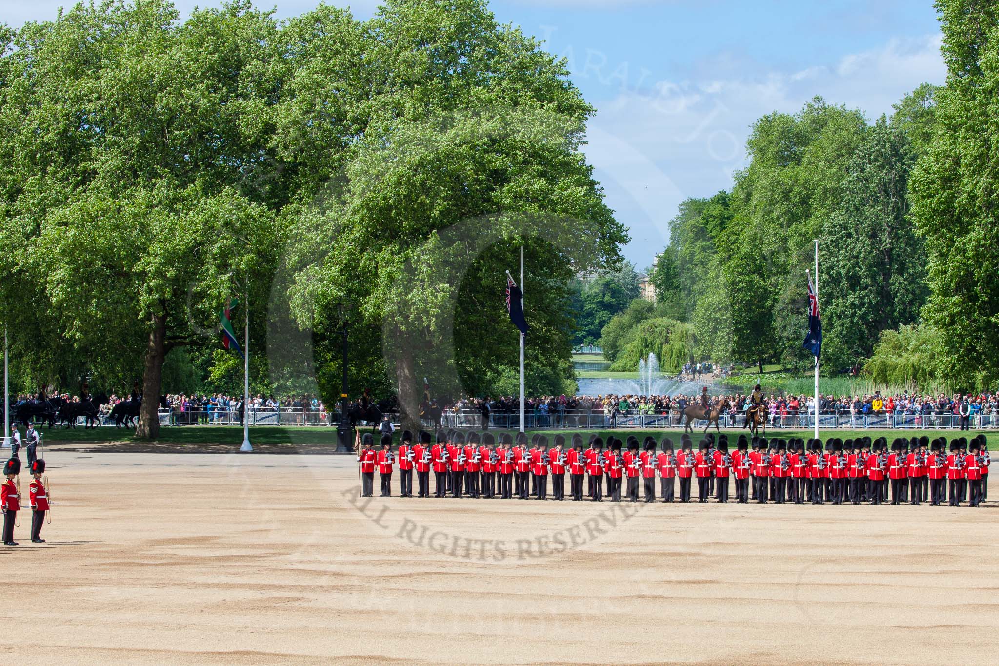 Photo 1306081038045D28010HaraldJoergens The Colonel's Review 2013: The King's Troop Royal Horse Artillery arrives, and will take position between No. 1 Guard and St. James's Park..
Horse Guards Parade, Westminster,
London SW1,
United Kingdom,
on 08 June 2013 at 10:38, image #179