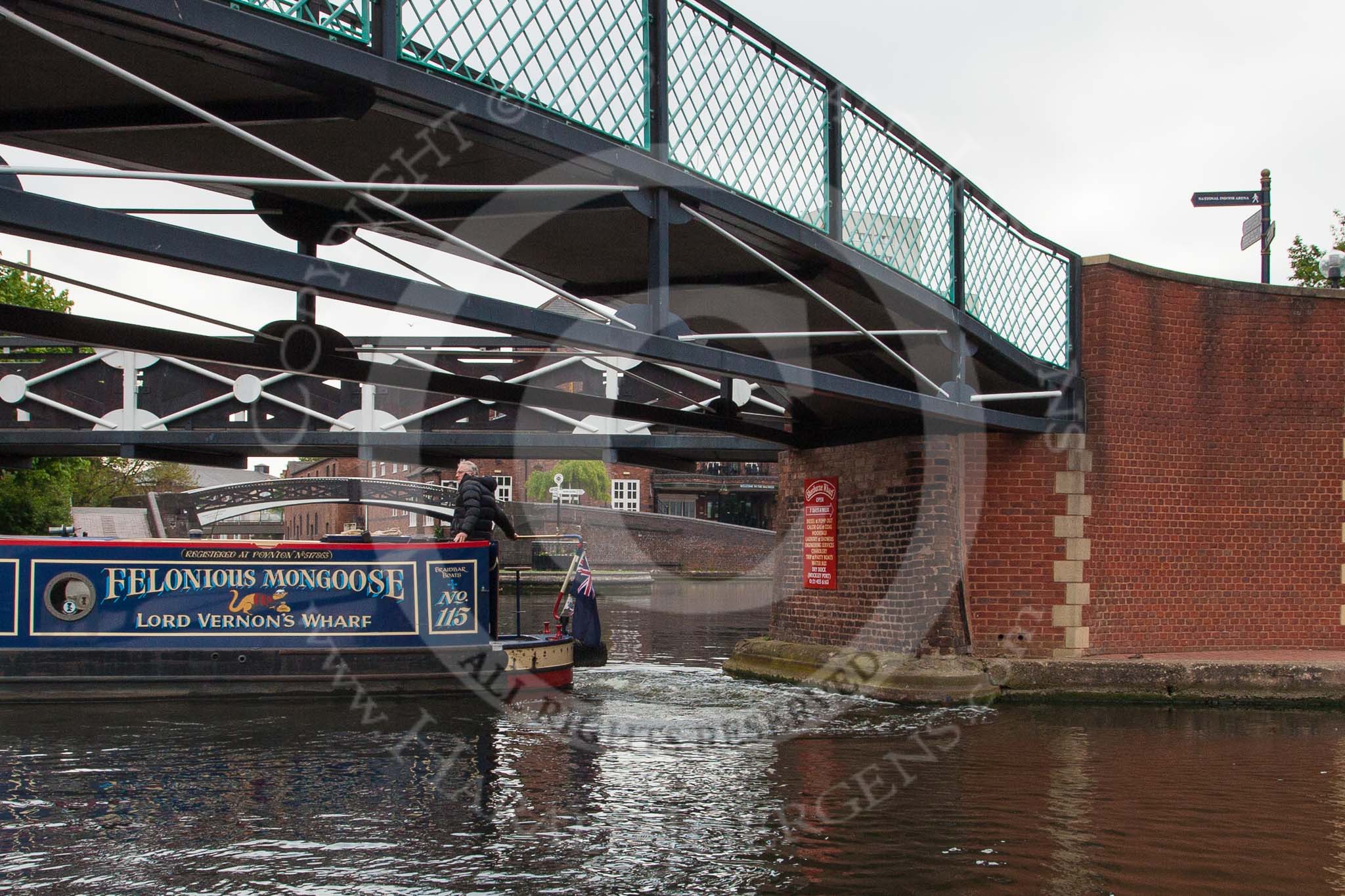 BCN Marathon Challenge 2013: NB "Felonious Mongoose" turning from Oozells Street Loop into the BCN Main Line at Old Turn Junction, five minutes before the start of the BC Marathon Challenge..
Birmingham Canal Navigation,


United Kingdom,
on 25 May 2013 at 07:44, image #21