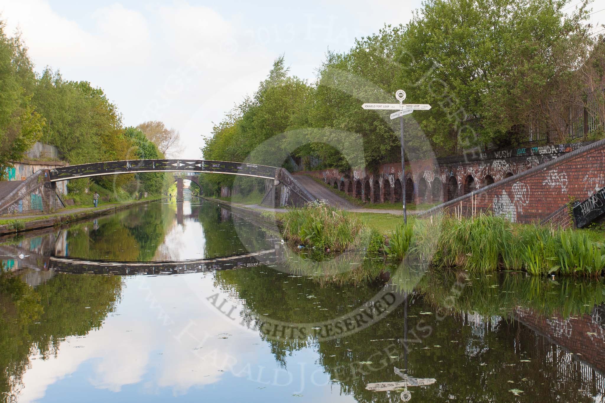 BCN Marathon Challenge 2013: On the BCN New Main Line at Rotton Park Junction. To the left Icknield Port Loop, to the right Soho Loop, both are part of the Old Main Line..
Birmingham Canal Navigation,


United Kingdom,
on 25 May 2013 at 08:12, image #41
