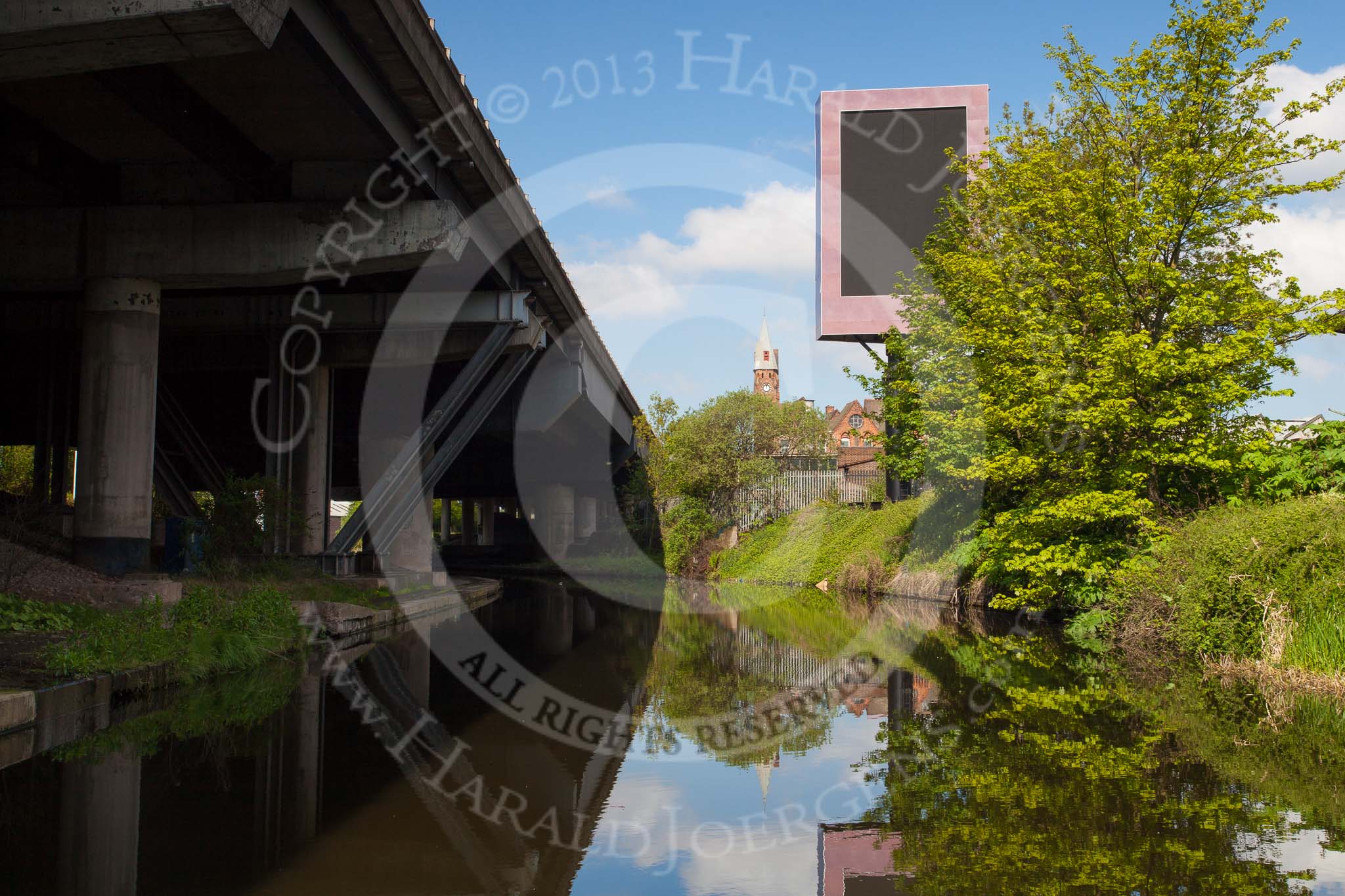 BCN Marathon Challenge 2013: The BCN Old Main Line between Summit Tunnel and Spon Lane Junction. The M5 motorway is partially built over the canal. In the background Holy Trinity Church, West Bromwich..
Birmingham Canal Navigation,


United Kingdom,
on 25 May 2013 at 09:42, image #115