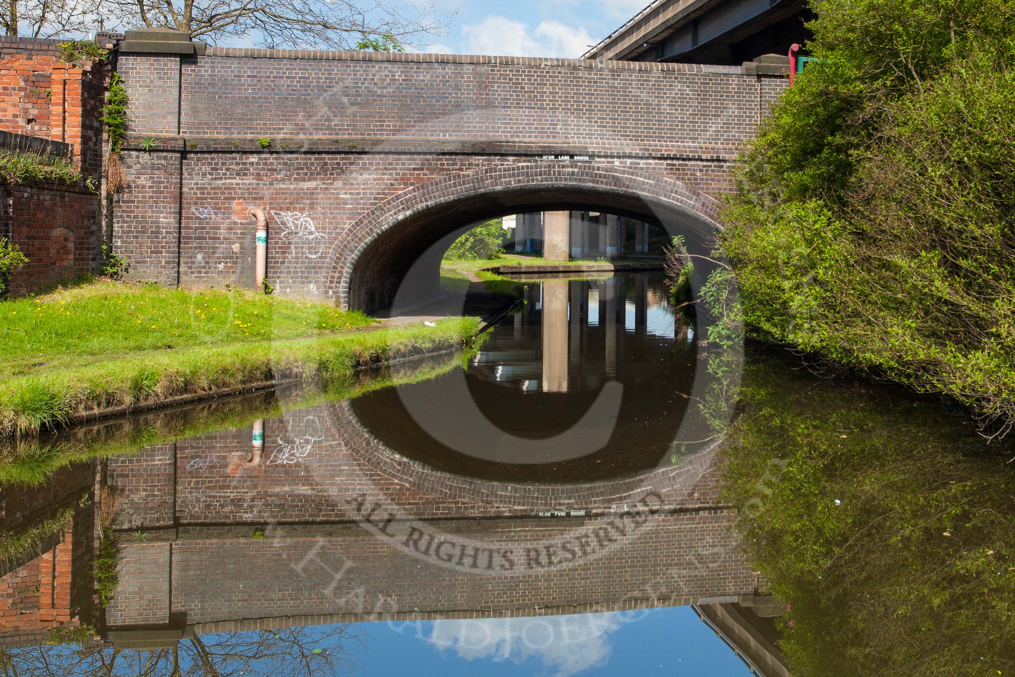 BCN Marathon Challenge 2013: Spon Land Bridge on the BCN Old Main Line between Summit Tunnel and Spon Lane Junction, with the M5 motoway folowing the canal..
Birmingham Canal Navigation,


United Kingdom,
on 25 May 2013 at 09:45, image #120