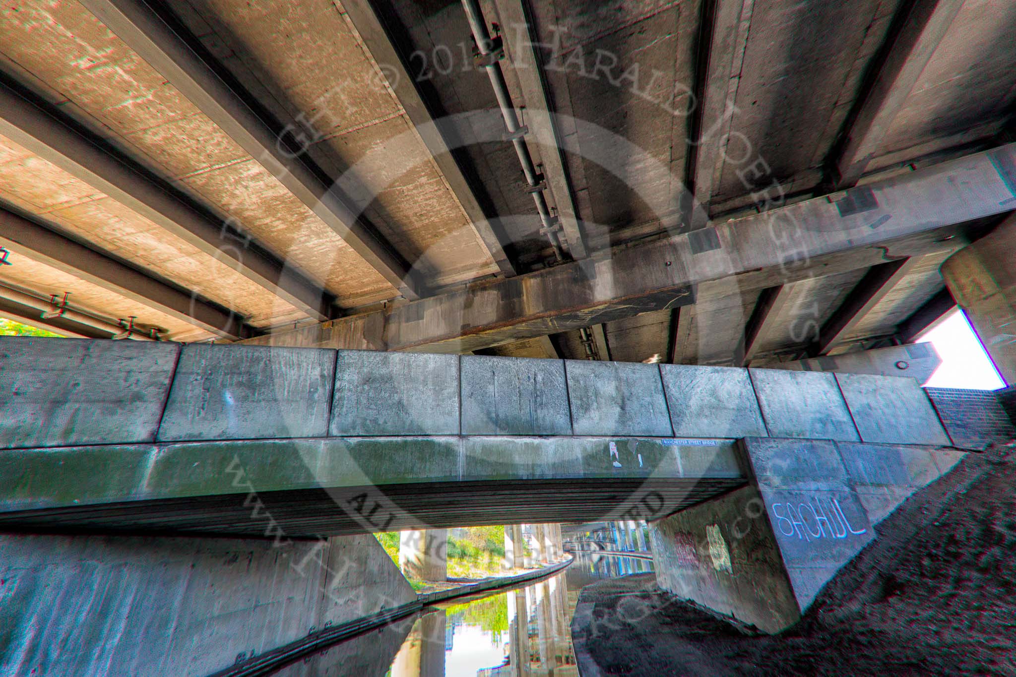 BCN Marathon Challenge 2013: A oncrete bridge, with the M5 motorway overhead, over the BCN Old Main Line between Spon Lane Junction and Oldbury Junction..
Birmingham Canal Navigation,


United Kingdom,
on 25 May 2013 at 10:02, image #135