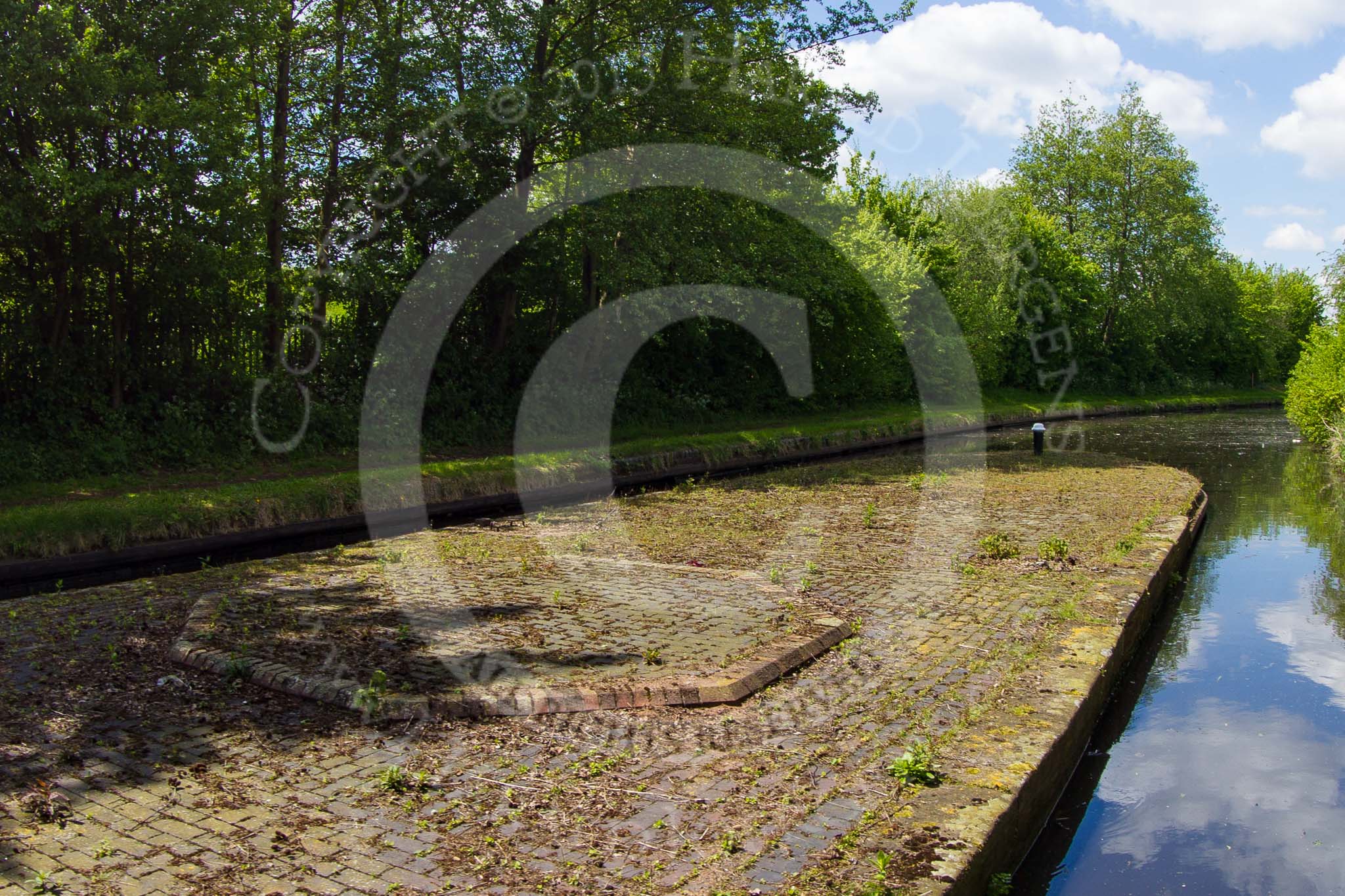 BCN Marathon Challenge 2013: "Bromford Stop", a toll island on the BCN New Main Line near BromfordJunction, with the octagonal foundations of the toll building that once stood here..
Birmingham Canal Navigation,


United Kingdom,
on 25 May 2013 at 13:02, image #178